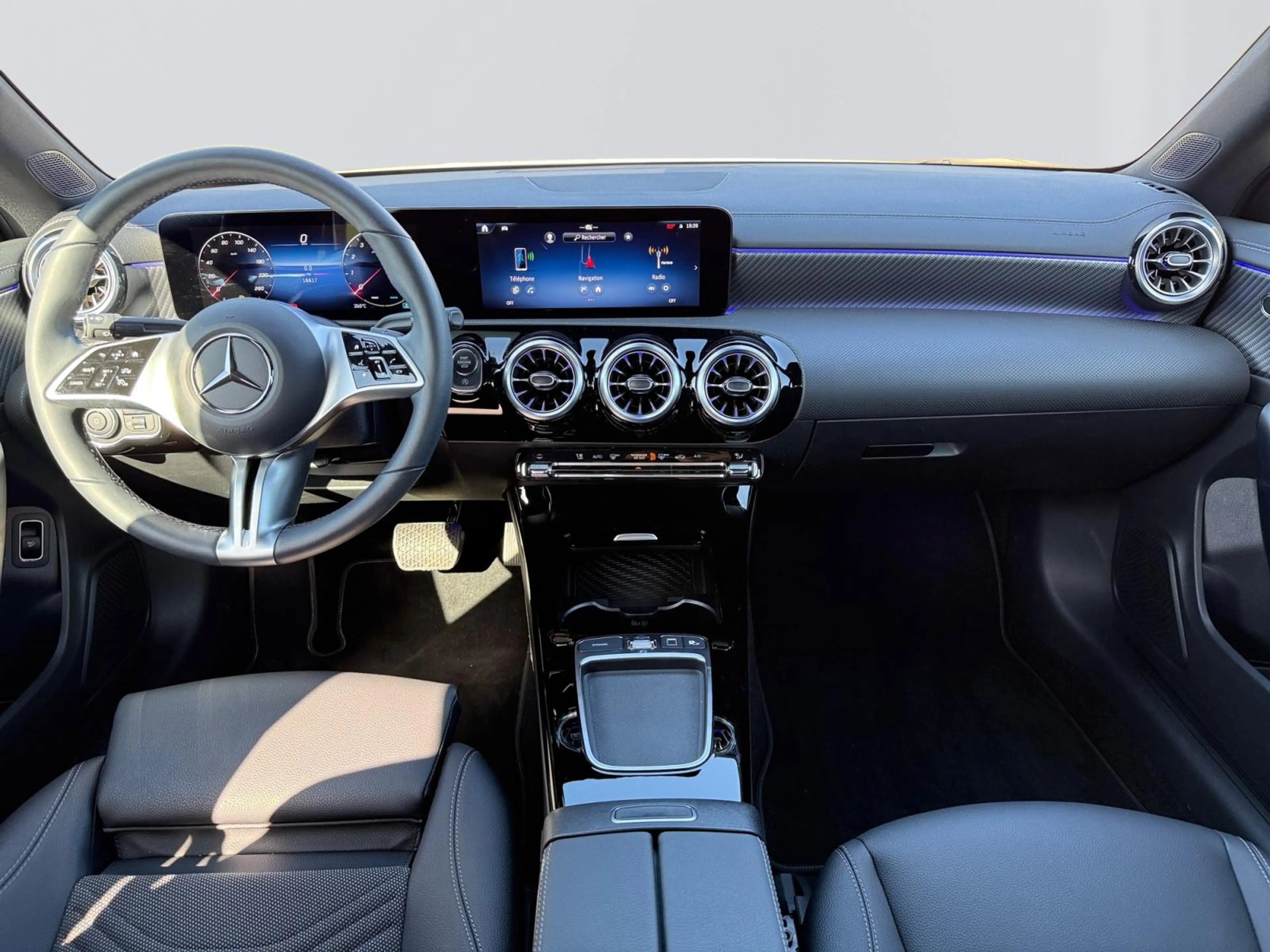Mercedes-Benz CLA 180 Coupé Progressive — photo 13