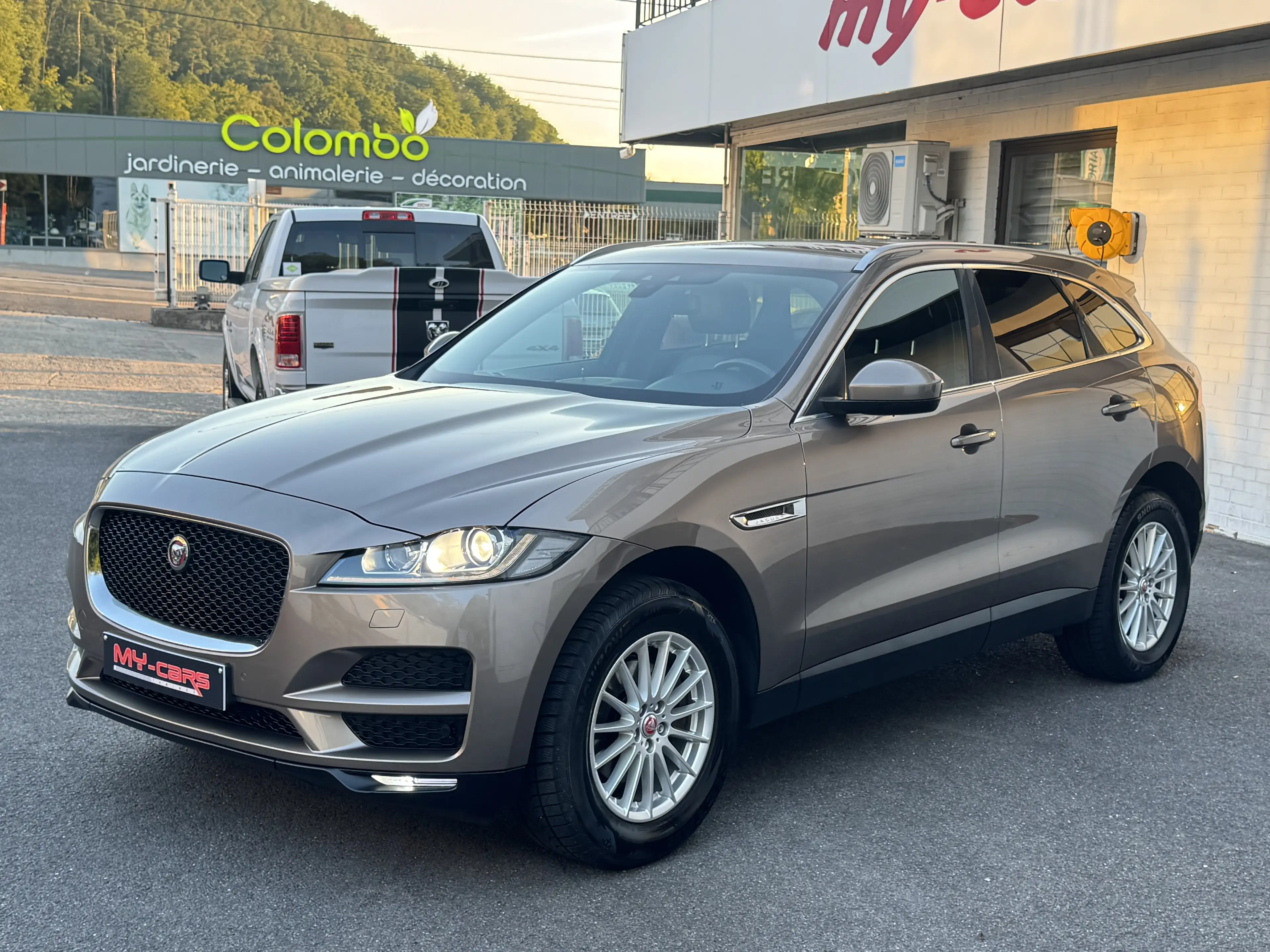 Jaguar F-Pace AUTOMATIQUE 2000 DIESEL PRESTIGE GPS CUIR CLIM FULL OPTION ETAT NEUVE