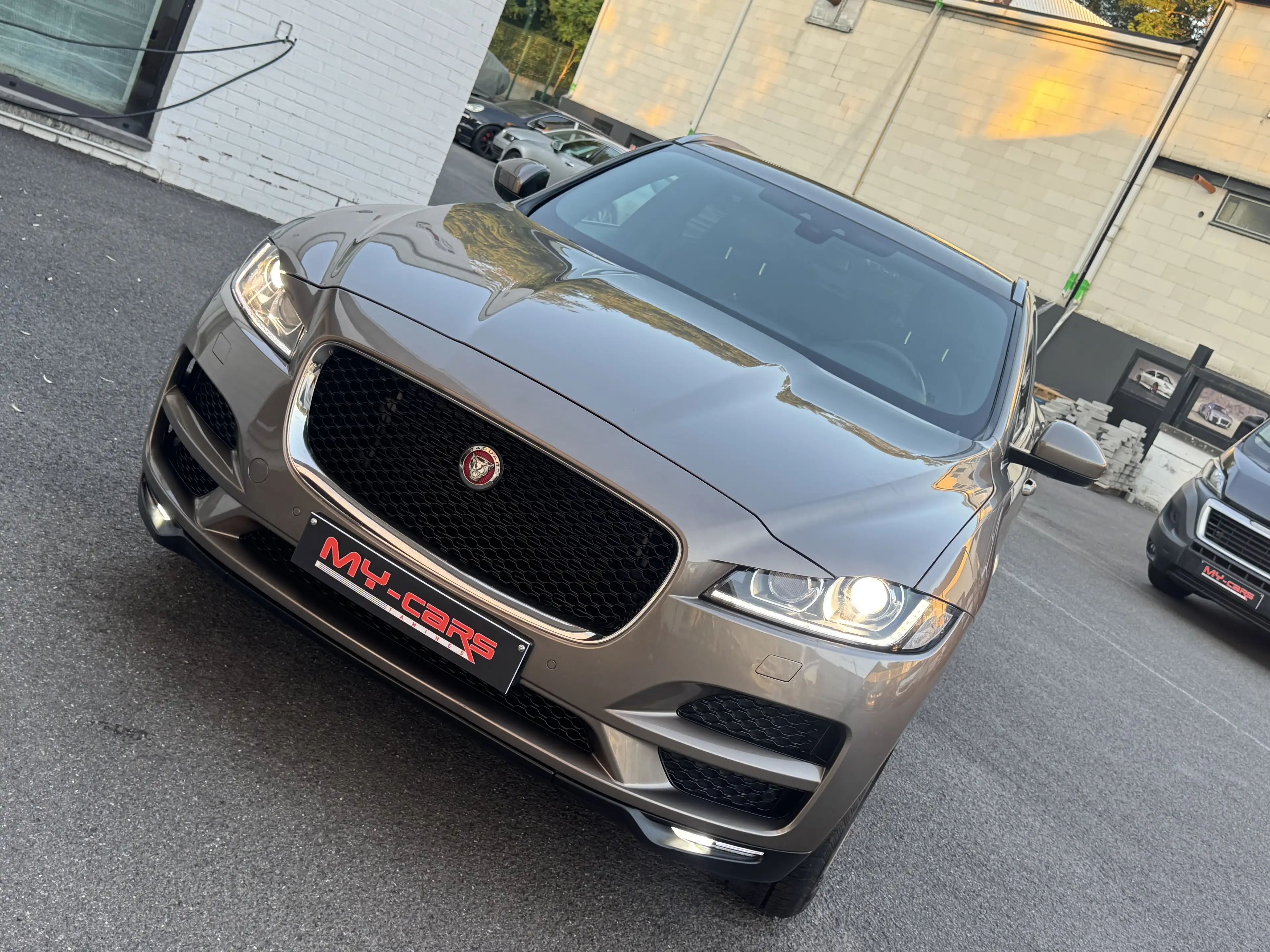 Jaguar F-Pace AUTOMATIQUE 2000 DIESEL PRESTIGE GPS CUIR CLIM FULL OPTION ETAT NEUVE — photo 14