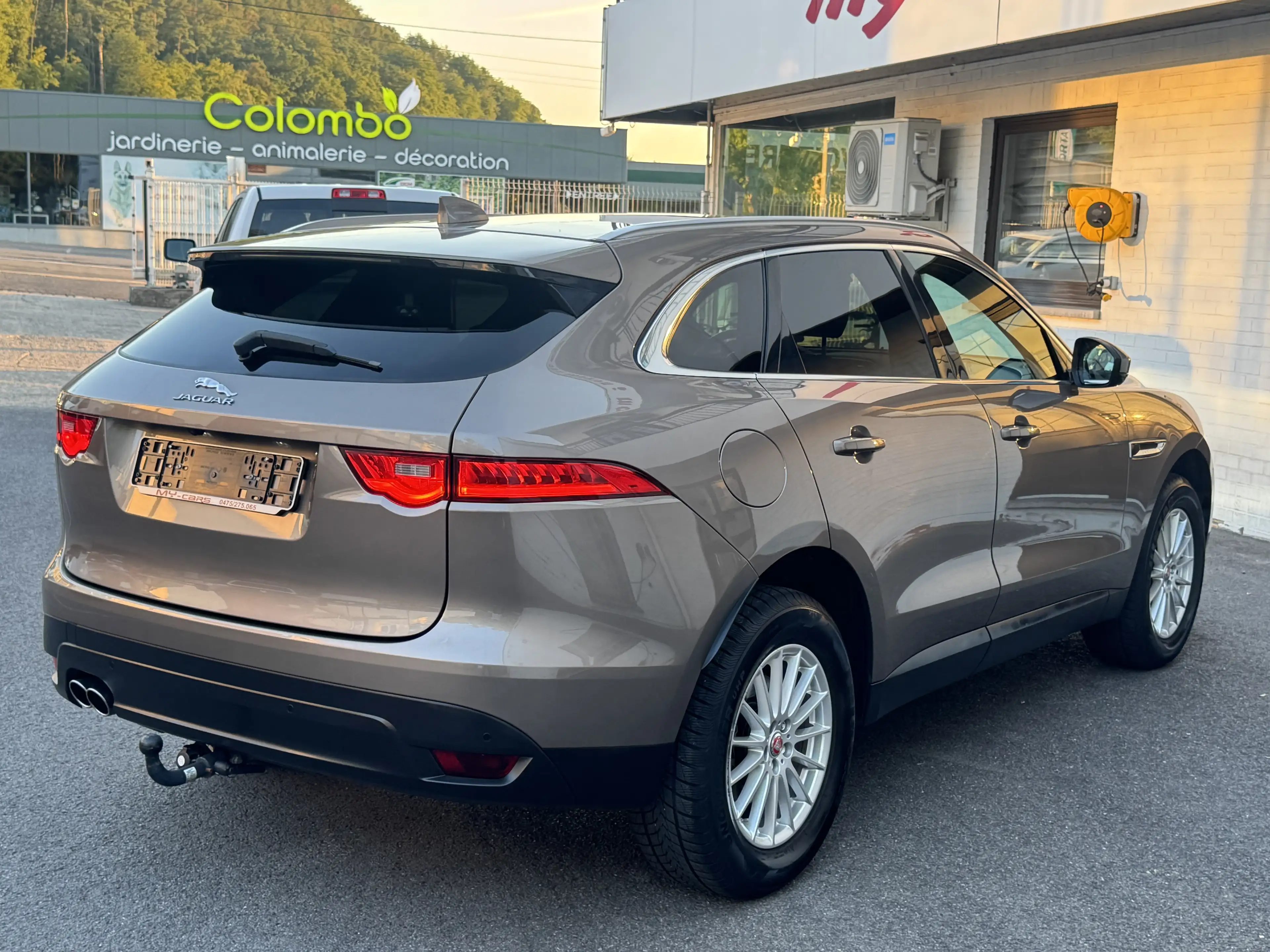 Jaguar F-Pace AUTOMATIQUE 2000 DIESEL PRESTIGE GPS CUIR CLIM FULL OPTION ETAT NEUVE — photo 9