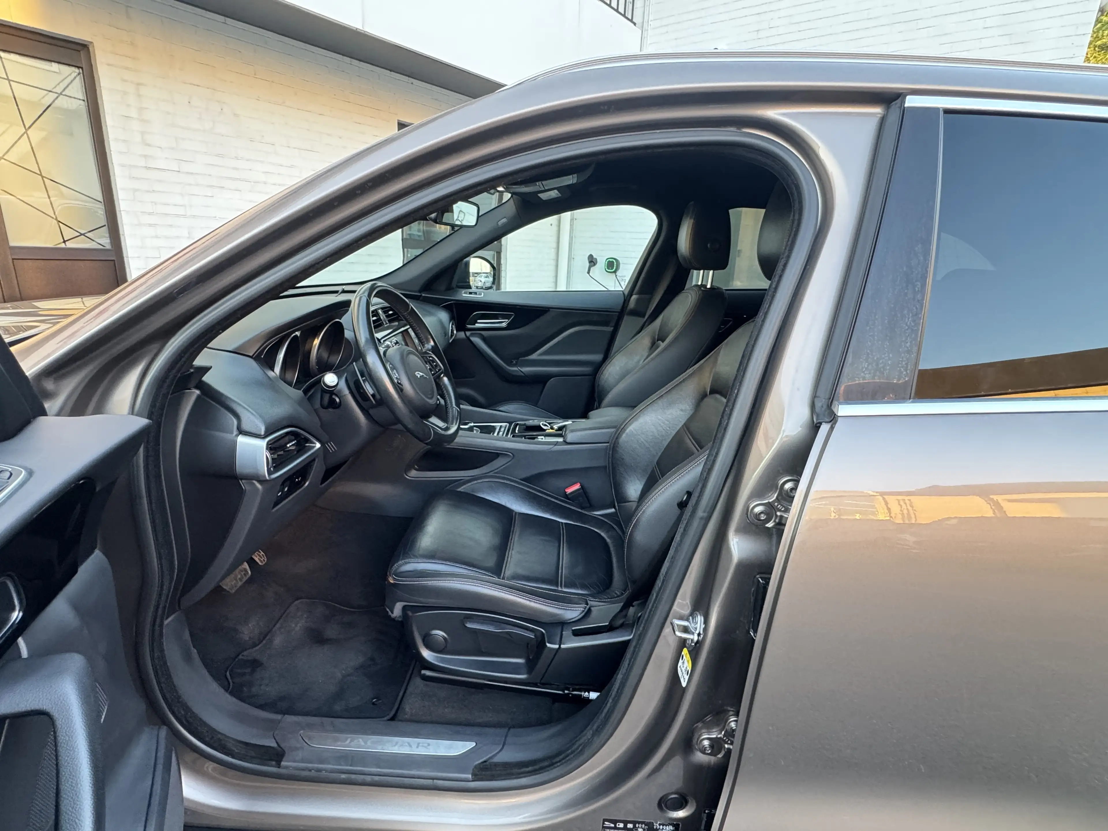 Jaguar F-Pace AUTOMATIQUE 2000 DIESEL PRESTIGE GPS CUIR CLIM FULL OPTION ETAT NEUVE — photo 15