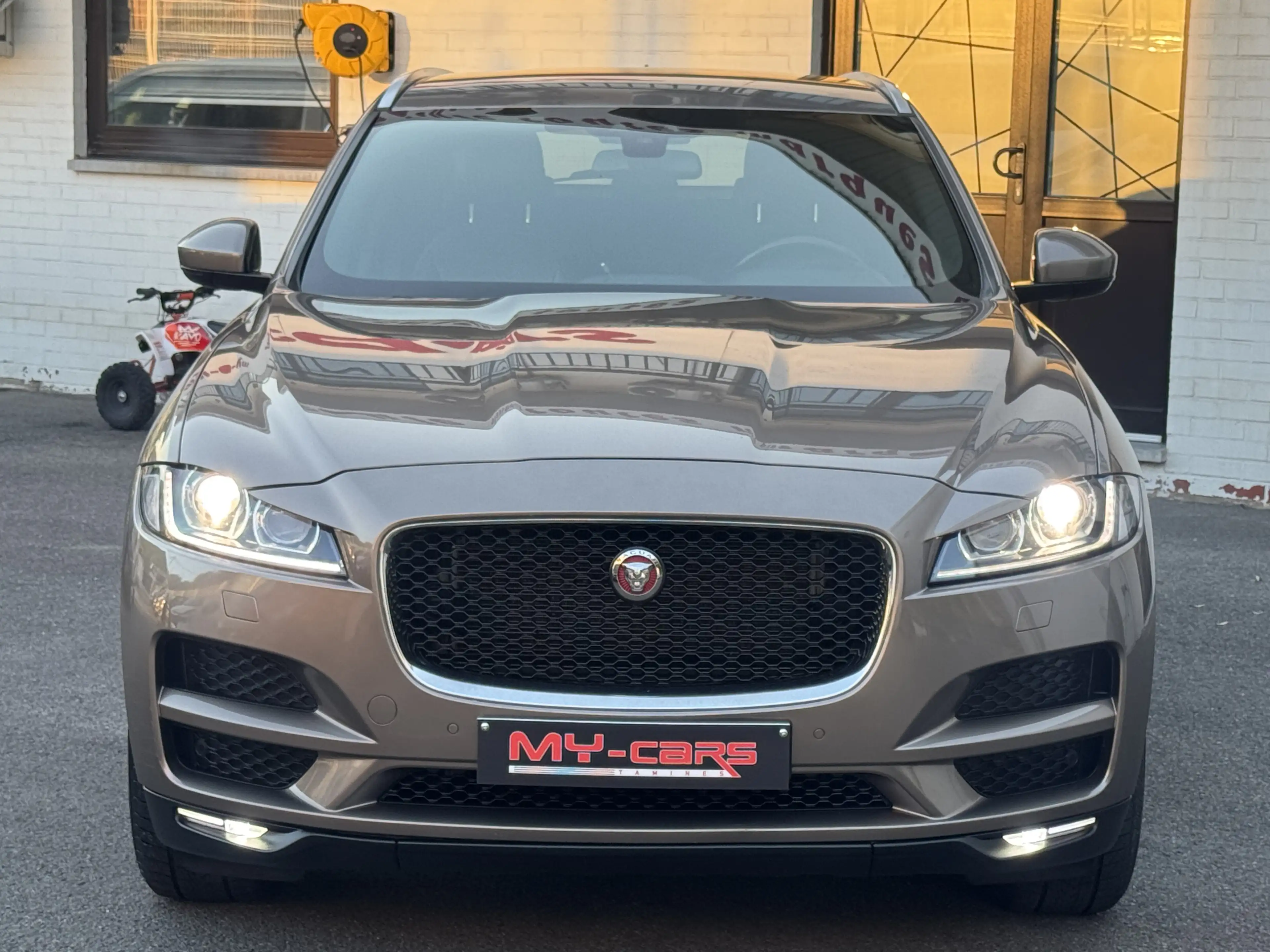 Jaguar F-Pace AUTOMATIQUE 2000 DIESEL PRESTIGE GPS CUIR CLIM FULL OPTION ETAT NEUVE — photo 3