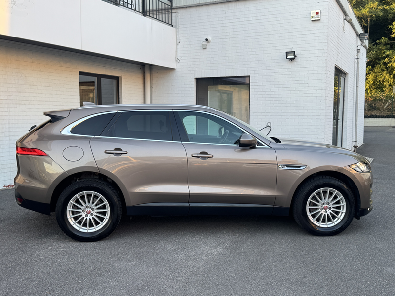 Jaguar F-Pace AUTOMATIQUE 2000 DIESEL PRESTIGE GPS CUIR CLIM FULL OPTION ETAT NEUVE — photo 5