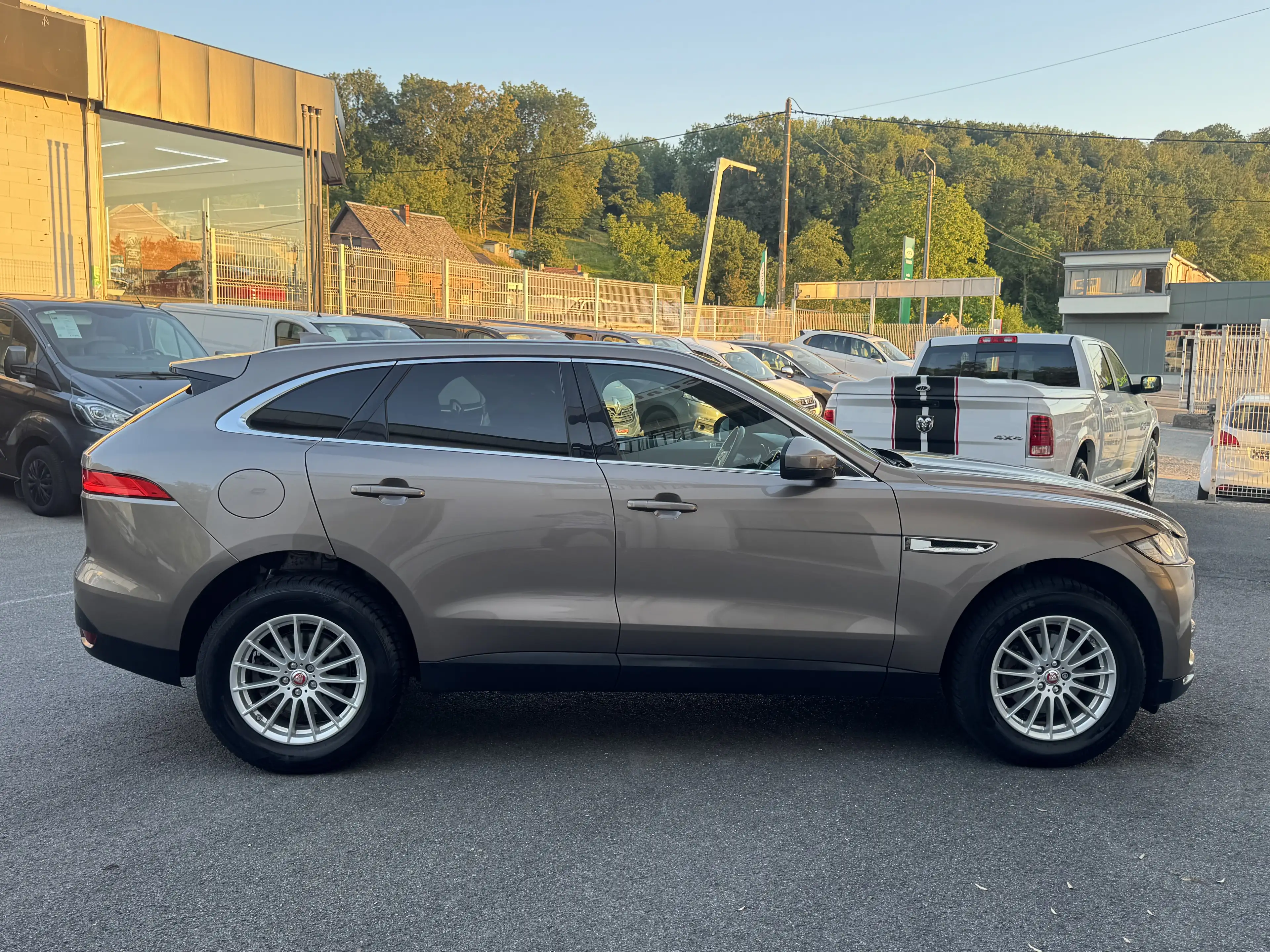 Jaguar F-Pace AUTOMATIQUE 2000 DIESEL PRESTIGE GPS CUIR CLIM FULL OPTION ETAT NEUVE — photo 10