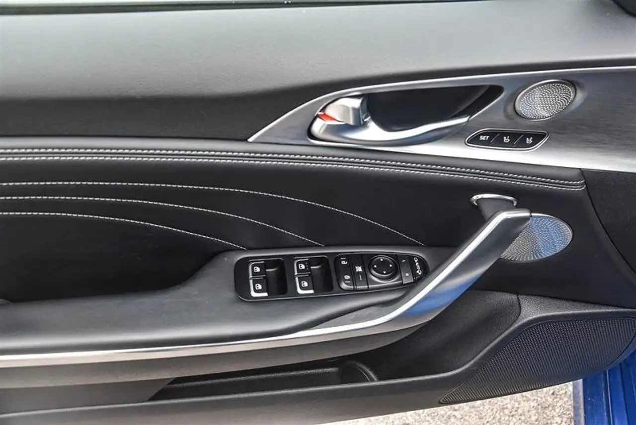 Kia Stinger снимка Kia Stinger