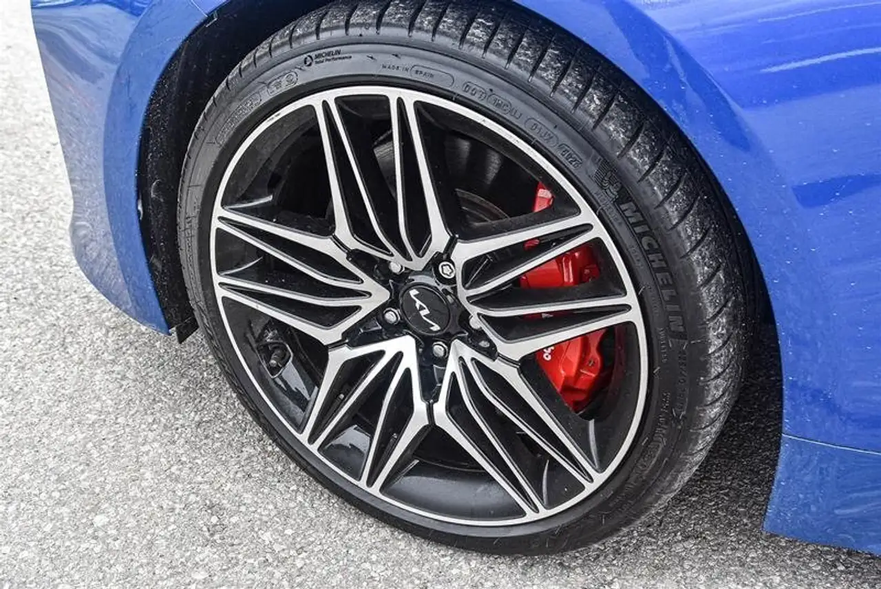 Kia Stinger снимка Kia Stinger