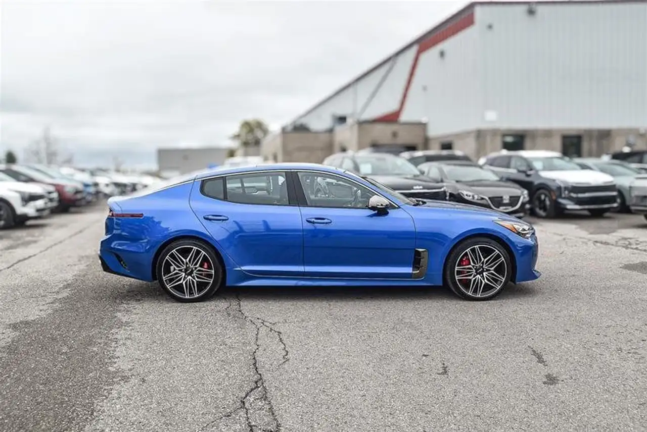 Kia Stinger снимка Kia Stinger
