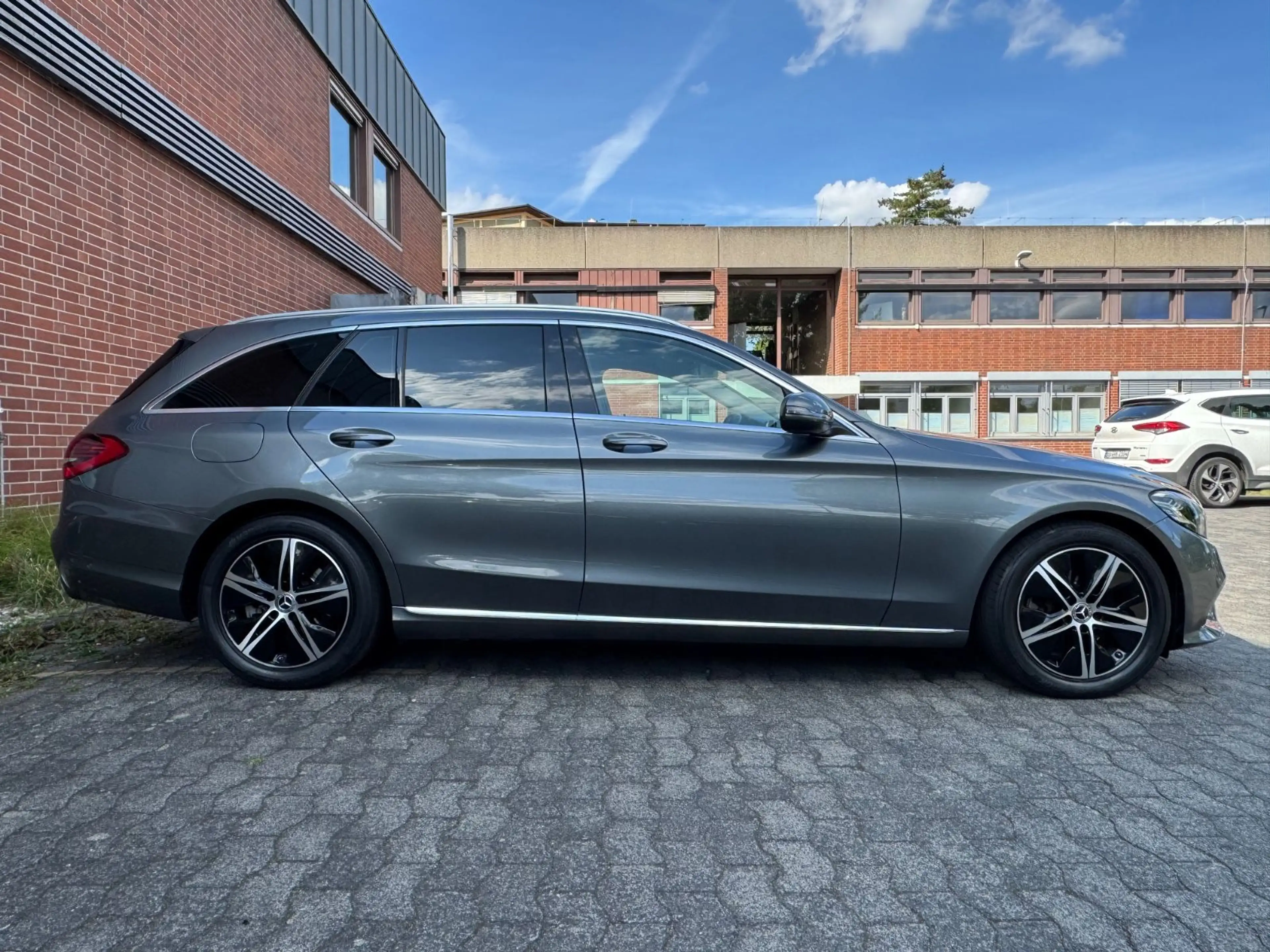 Mercedes-Benz C 200 d T Avantgarde *CAM*ASSISTS*CARPLAY*LED* — photo 4
