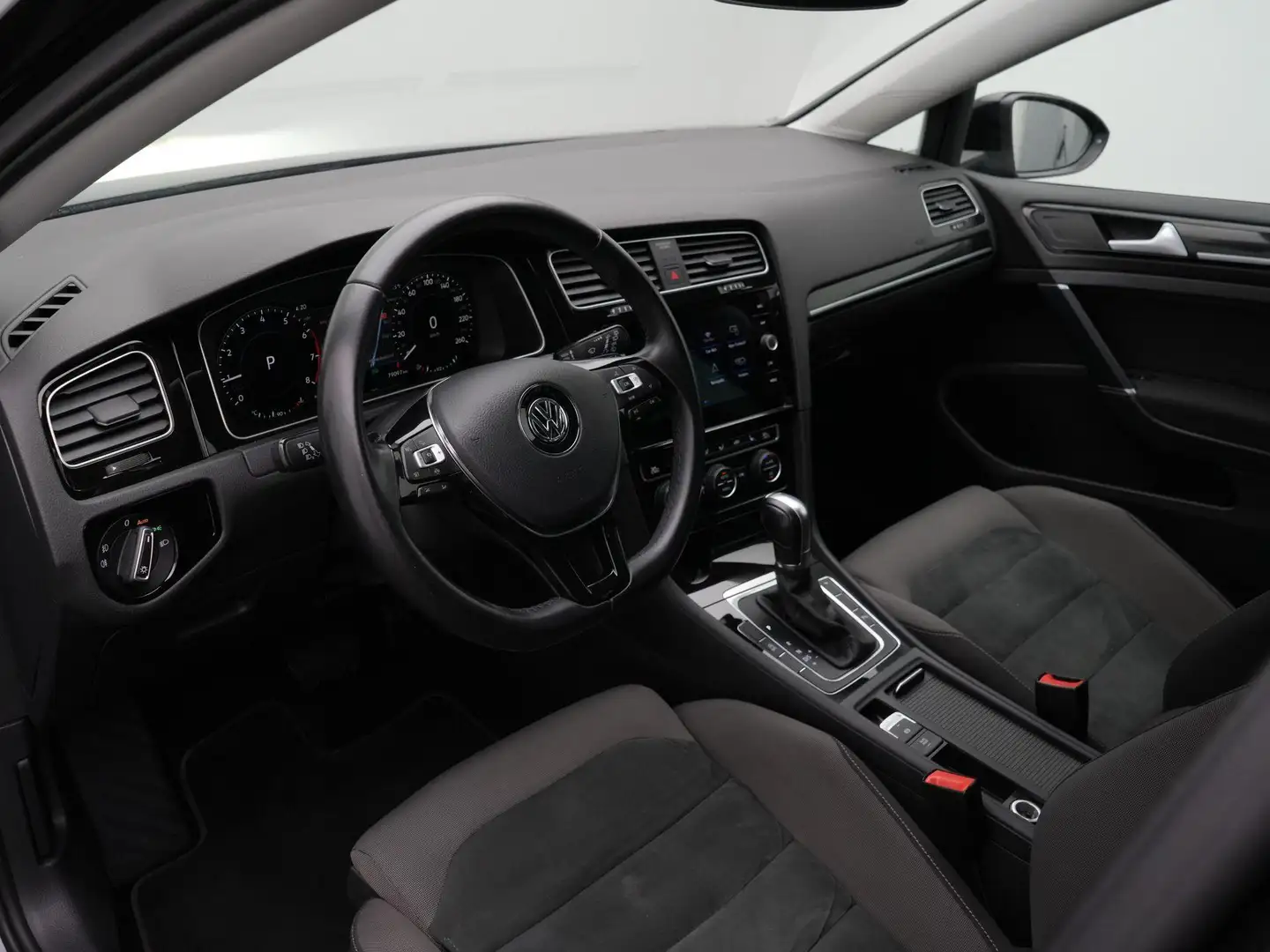 Volkswagen Golf Variant 1.5 TSI 150 pk DSG Highline | Navigatie | Stoelver Zwart - 2