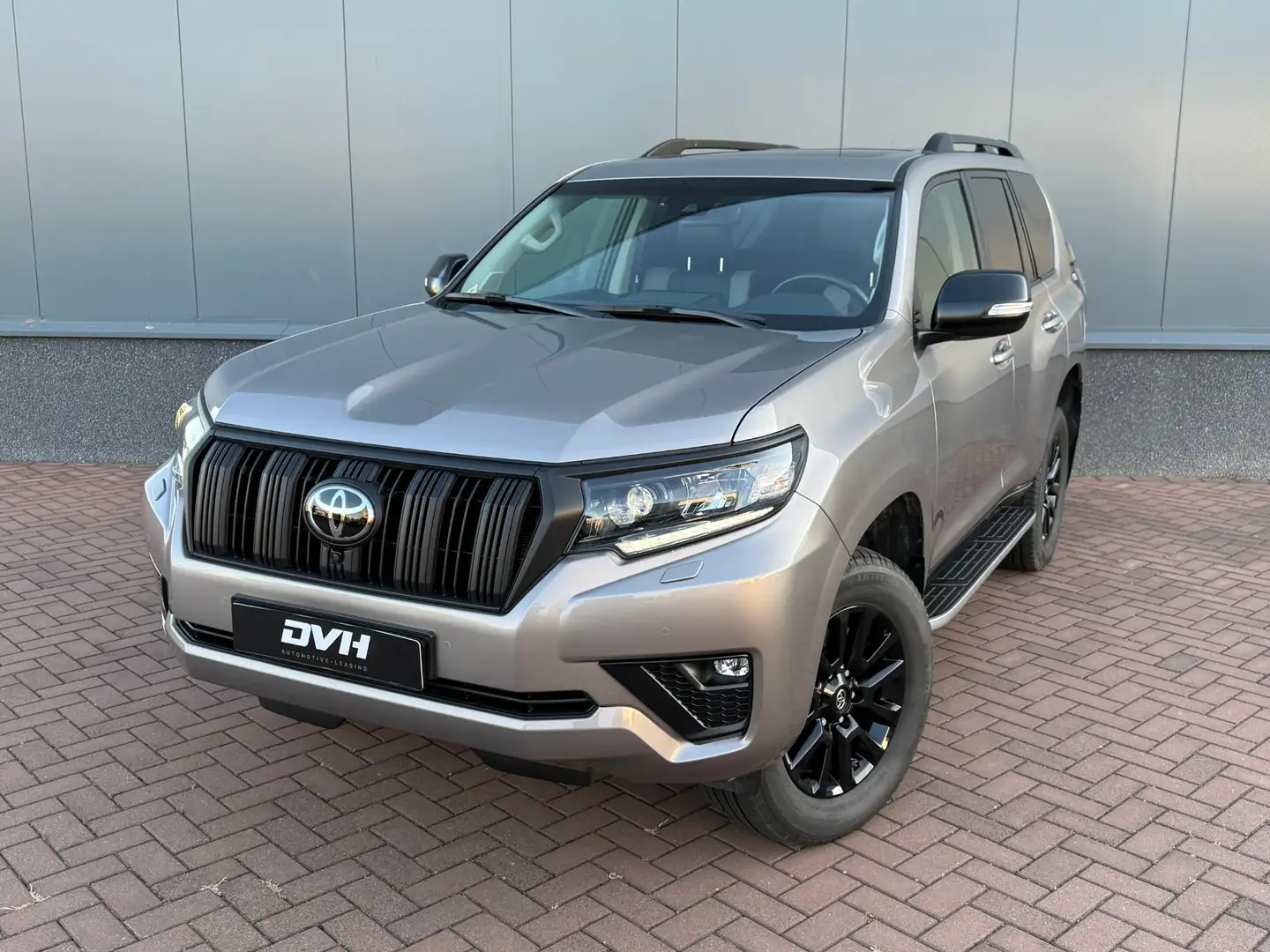 Toyota Land Cruiser 2.8 D-4D-F Black Edition Blind Van - 2