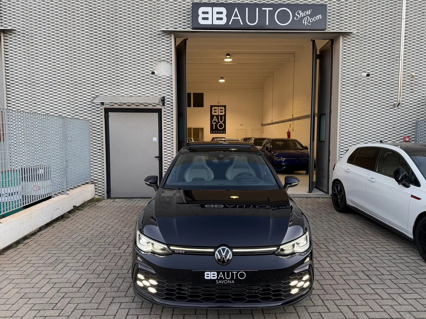 Volkswagen Golf GTI 2.0 TSI GTI DSG TETTO PELLE DCC HARMAN KARDON IQ Nero - 1
