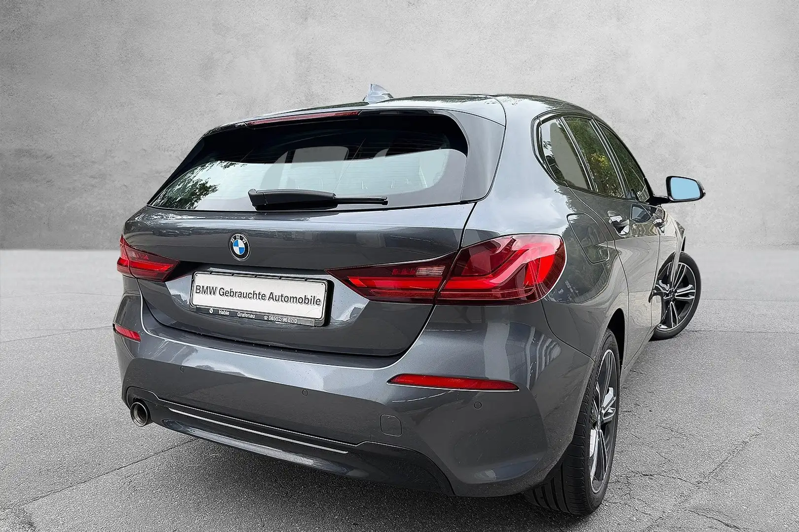 BMW 116 d Hatch Grau - 2