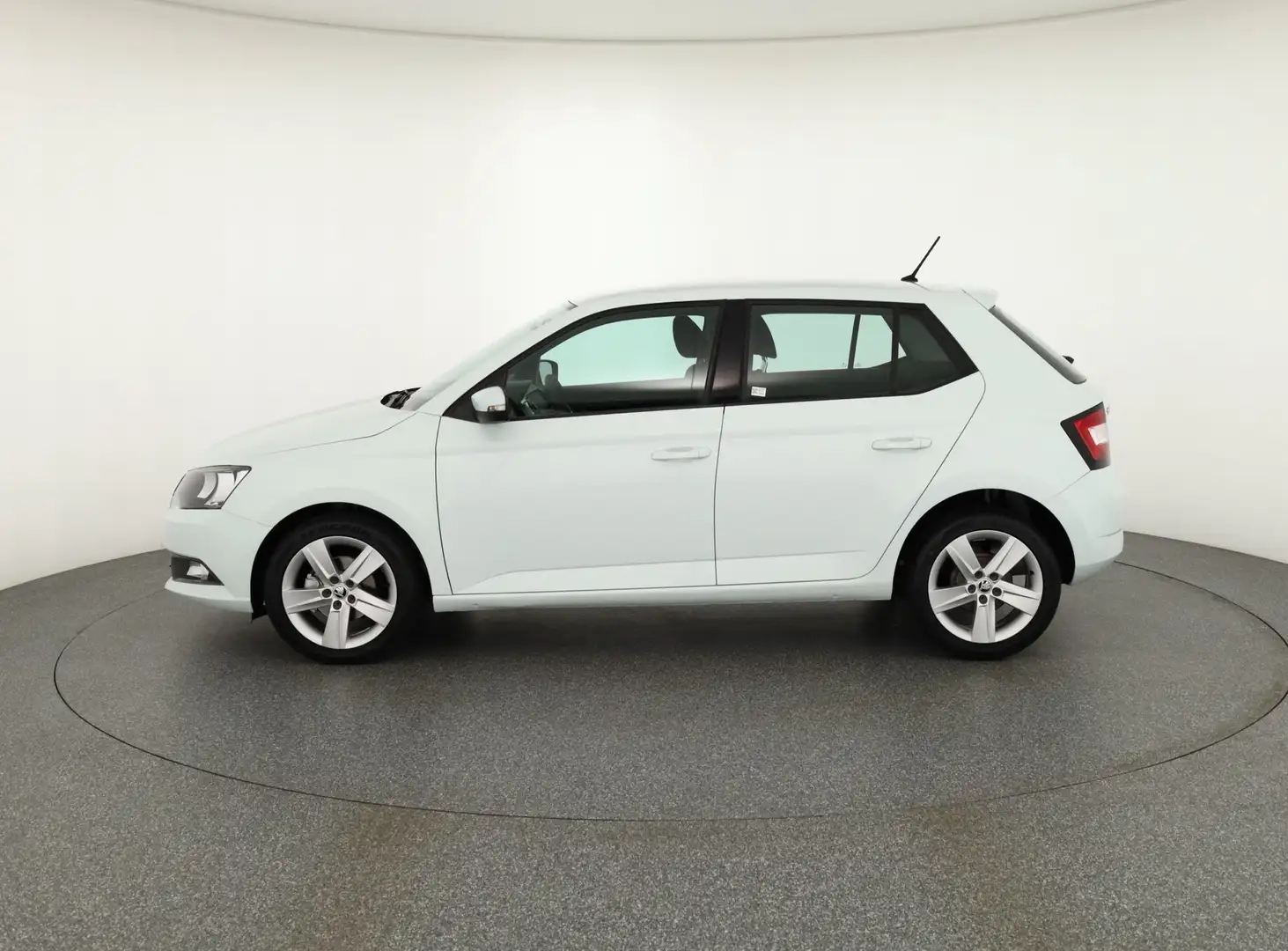 Skoda Fabia 1.0 MPI Cool Plus DAB Klima USB Bluetooth Blanc - 2