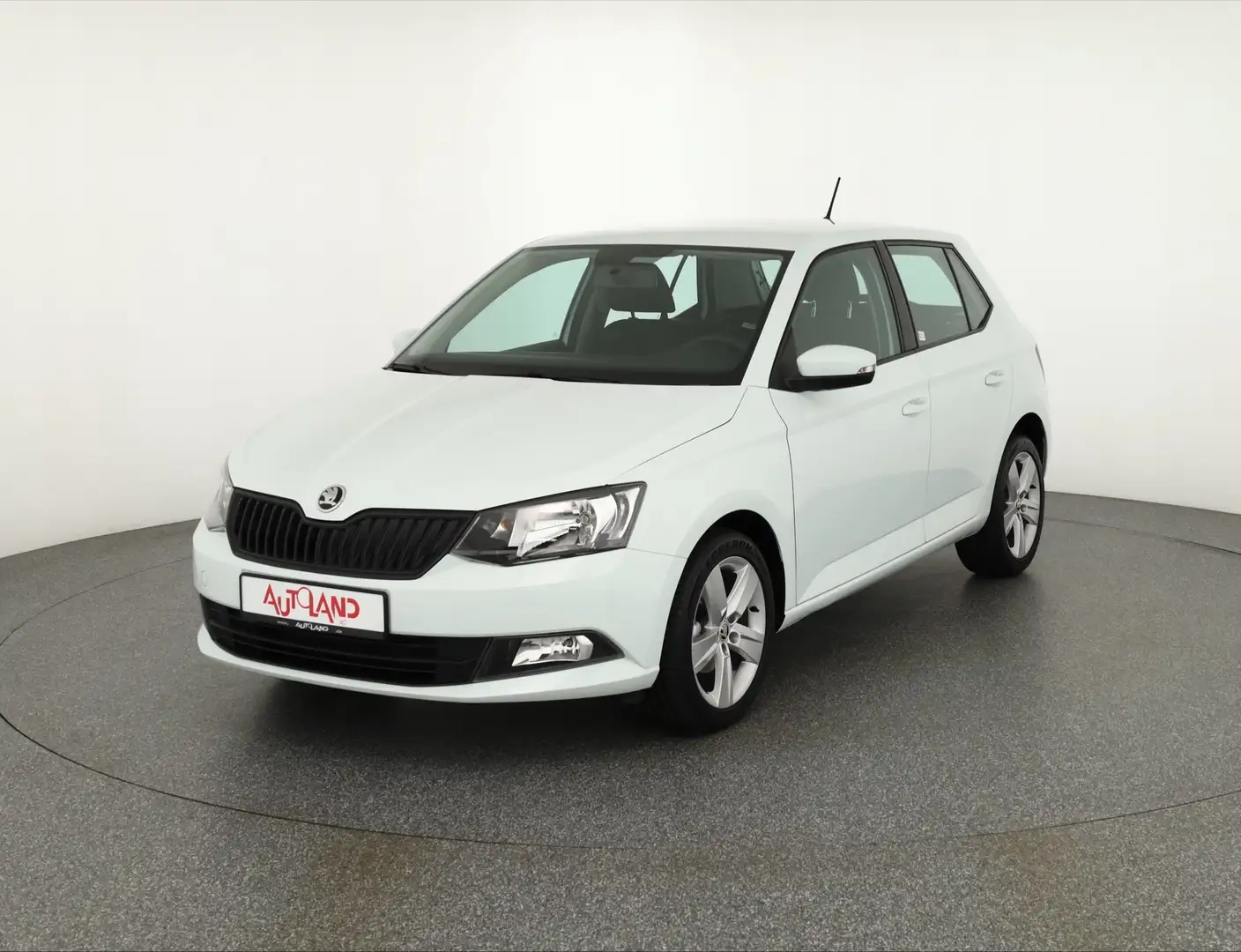 Skoda Fabia 1.0 MPI Cool Plus DAB Klima USB Bluetooth Blanc - 1