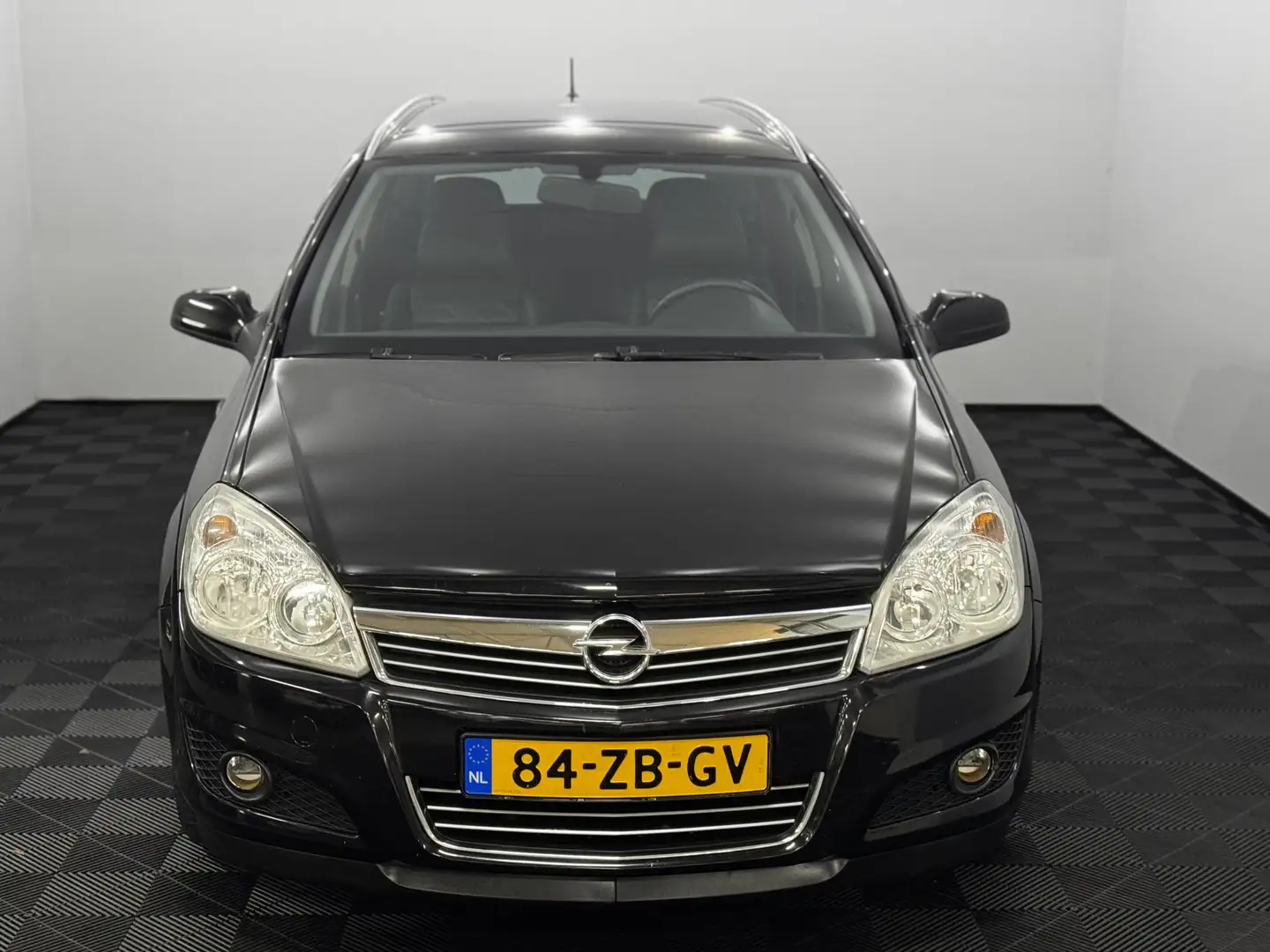 Opel Astra Wagon 1.6 Cosmo Leder, Navi, Stoelverwarming, Clim Zwart - 2