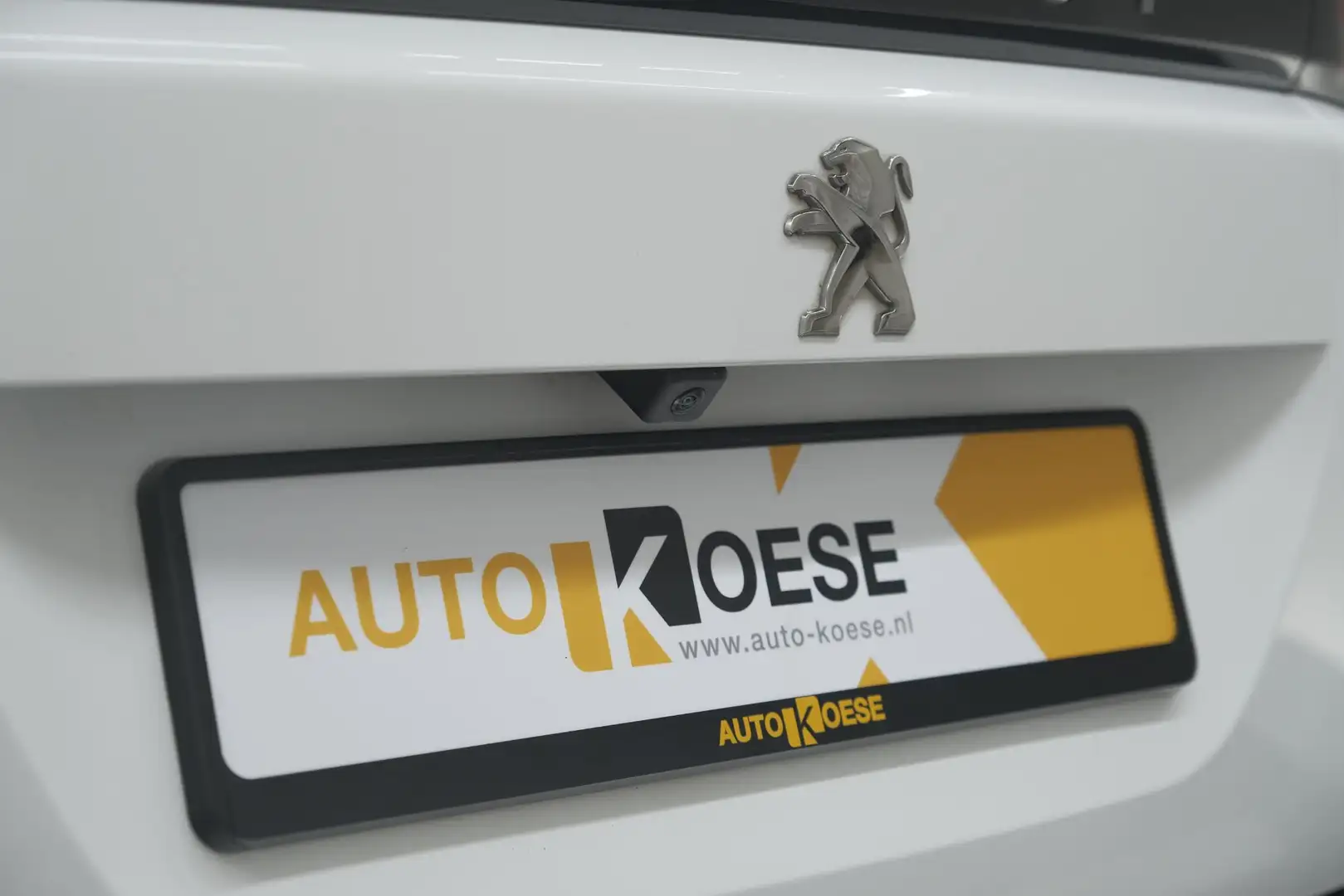 Peugeot 2008 PureTech 130 Allure | Trekhaak | Camera | Navigati Blanc - 2