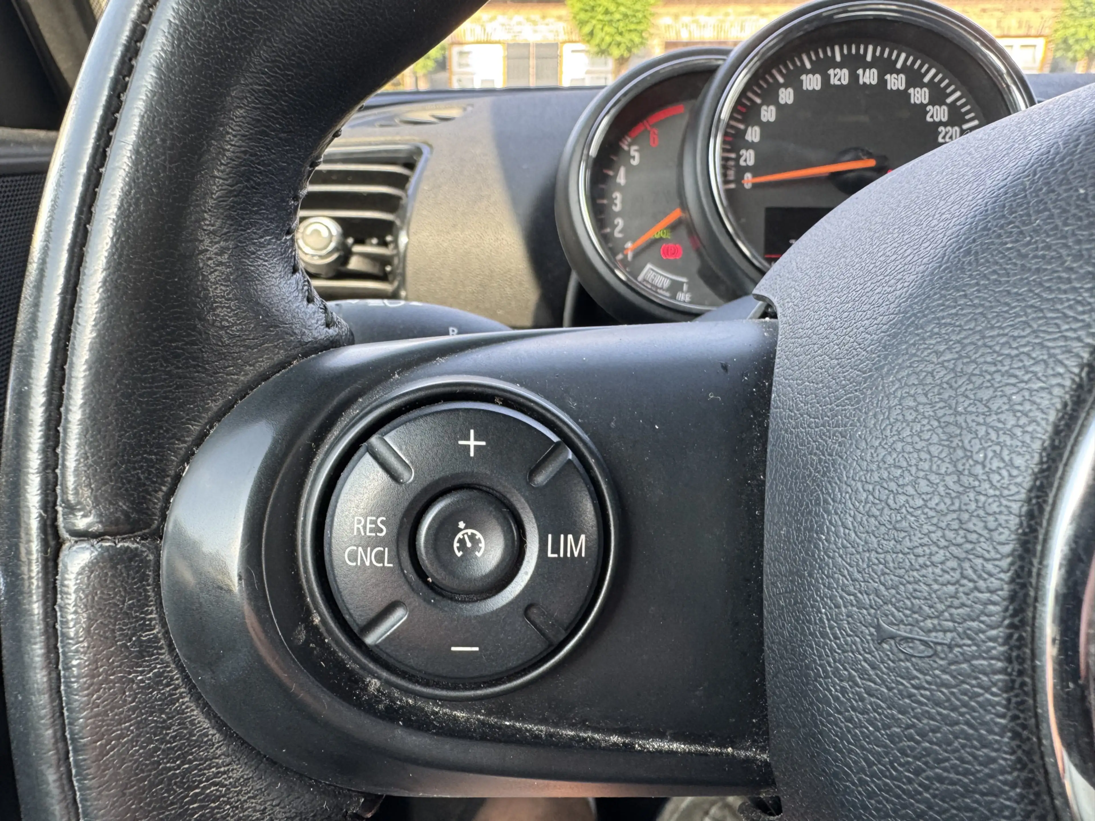MINI One D Clubman 1.5 Business — photo 13