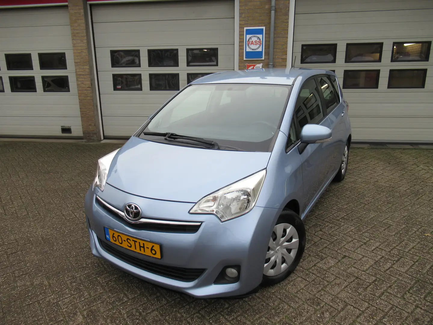 Toyota Verso-S 1.3 VVT-i Aspiration Bleu - 1