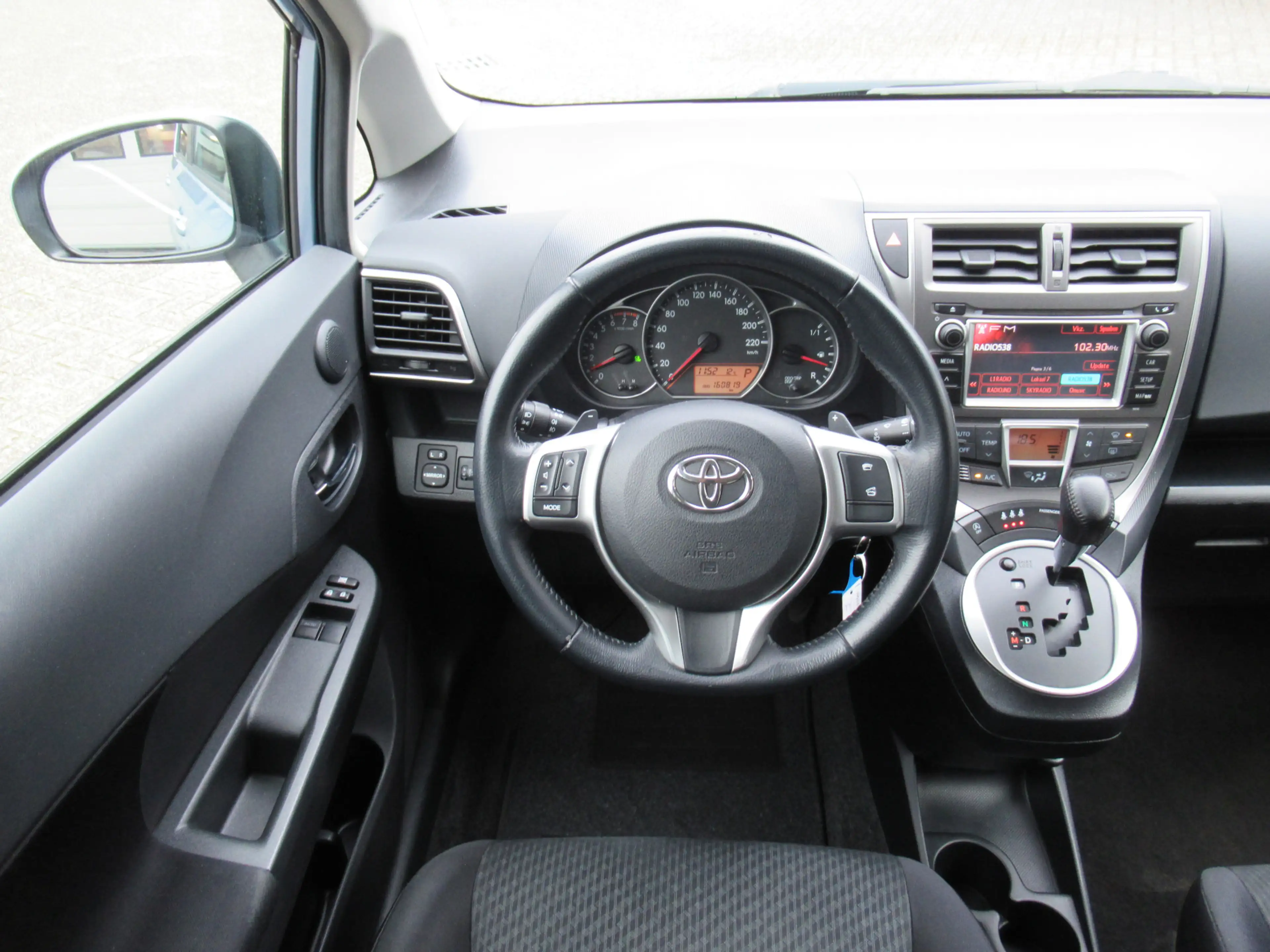 Toyota Verso-S 1.3 VVT-i Aspiration — photo 3