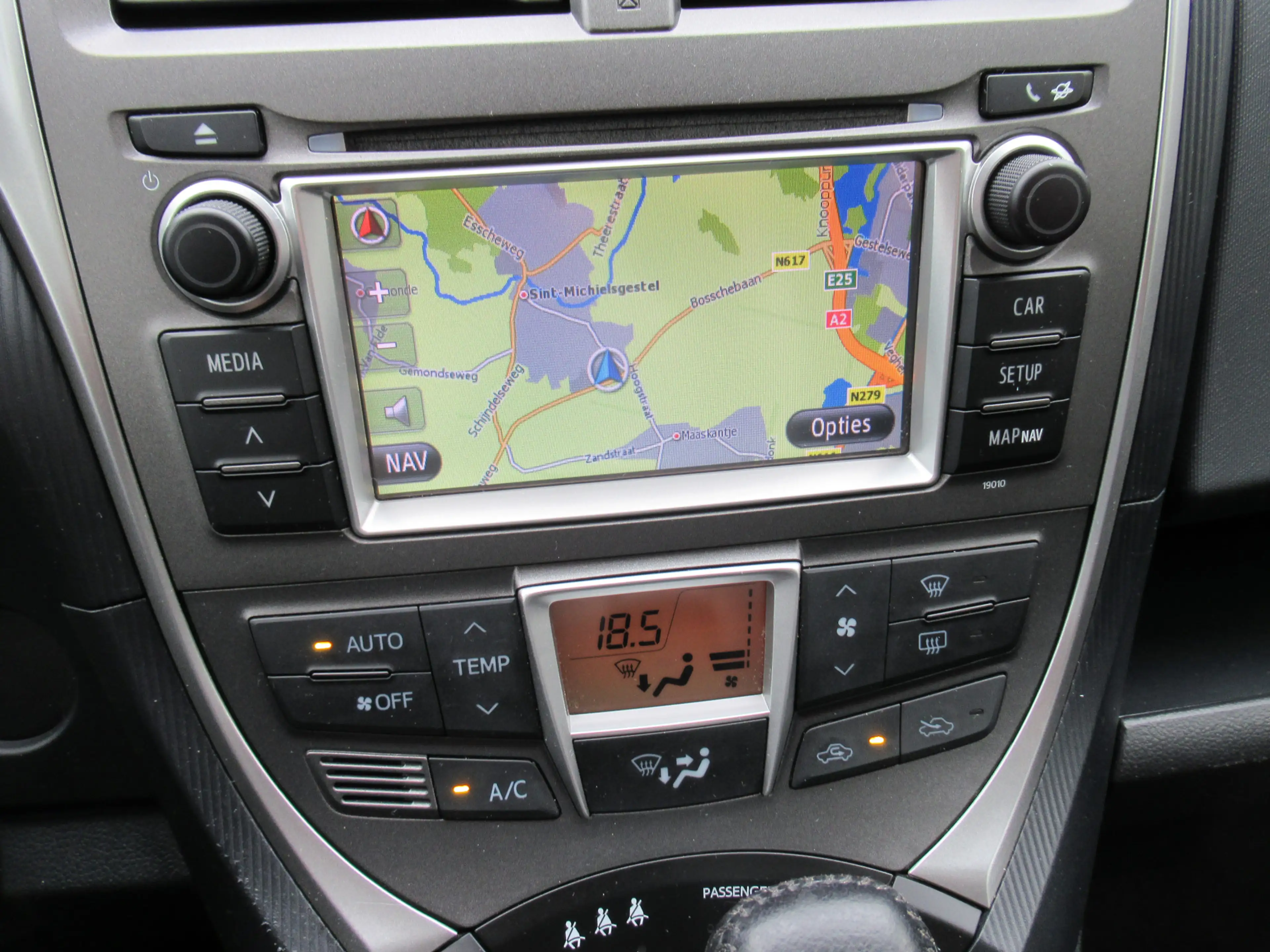 Toyota Verso-S 1.3 VVT-i Aspiration — photo 12