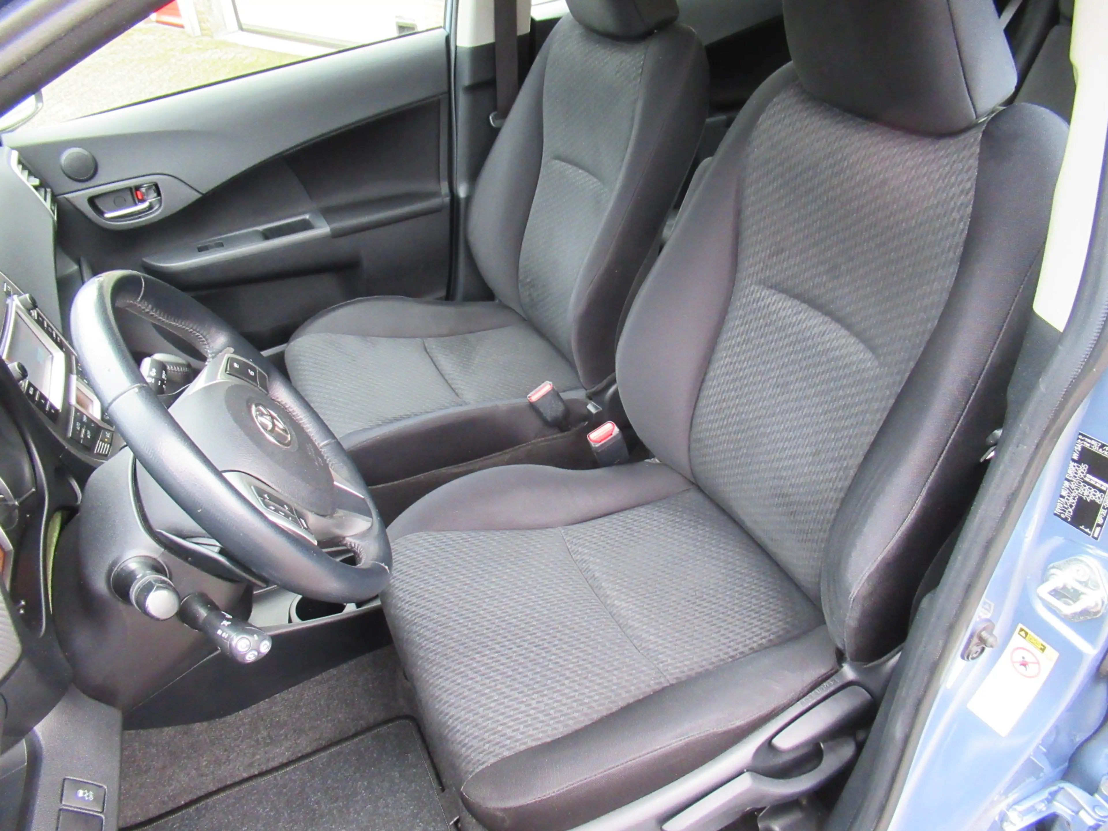 Toyota Verso-S 1.3 VVT-i Aspiration — photo 5