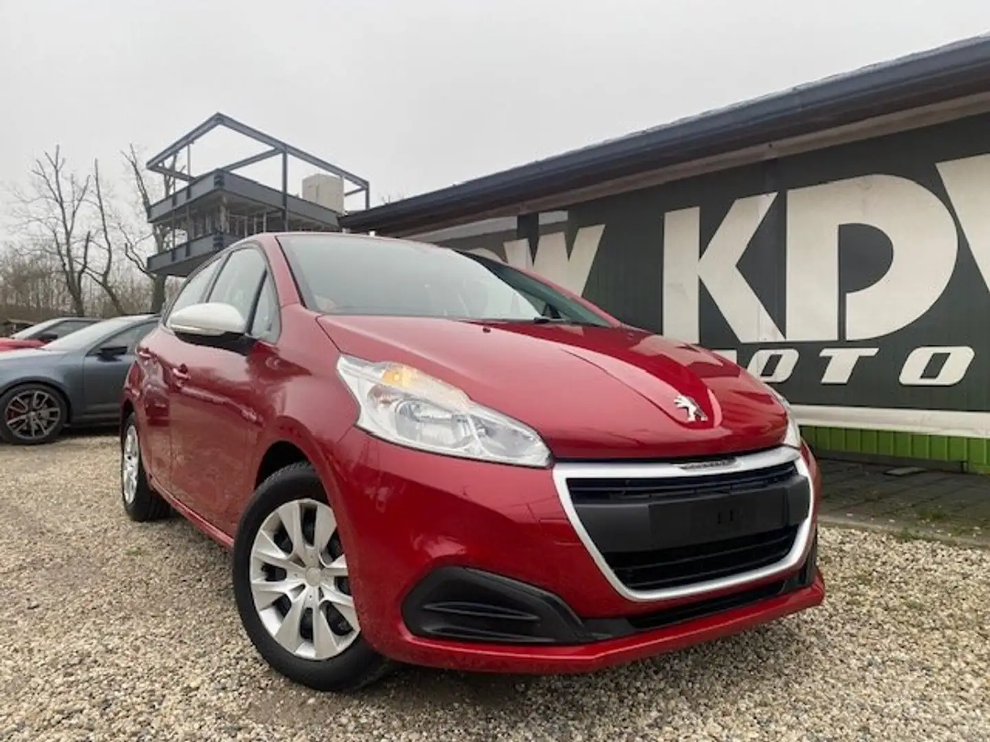 Peugeot 208 1.2i PureTech Access Rojo - 1