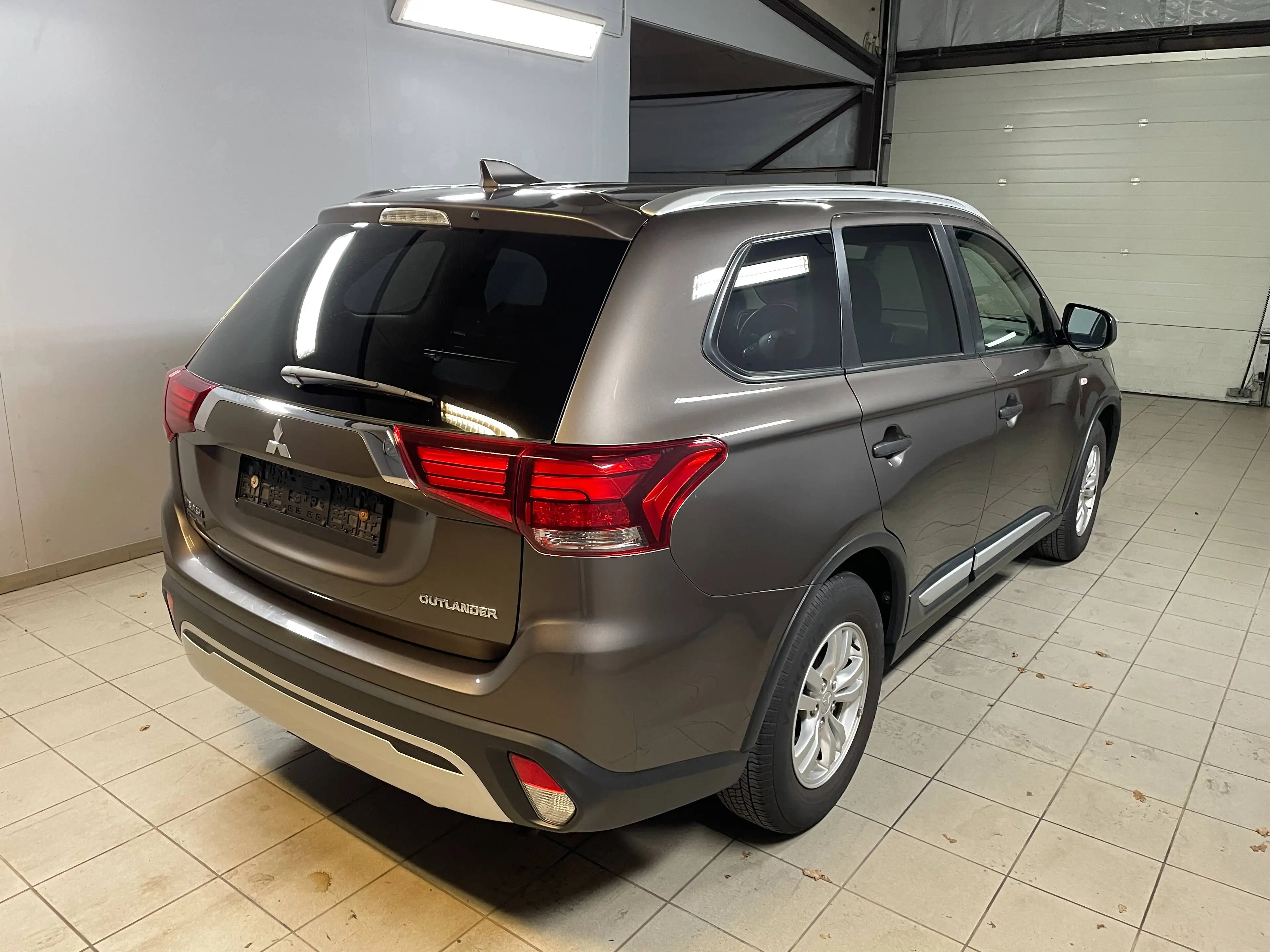 Mitsubishi Outlander Basis 2WD — photo 3