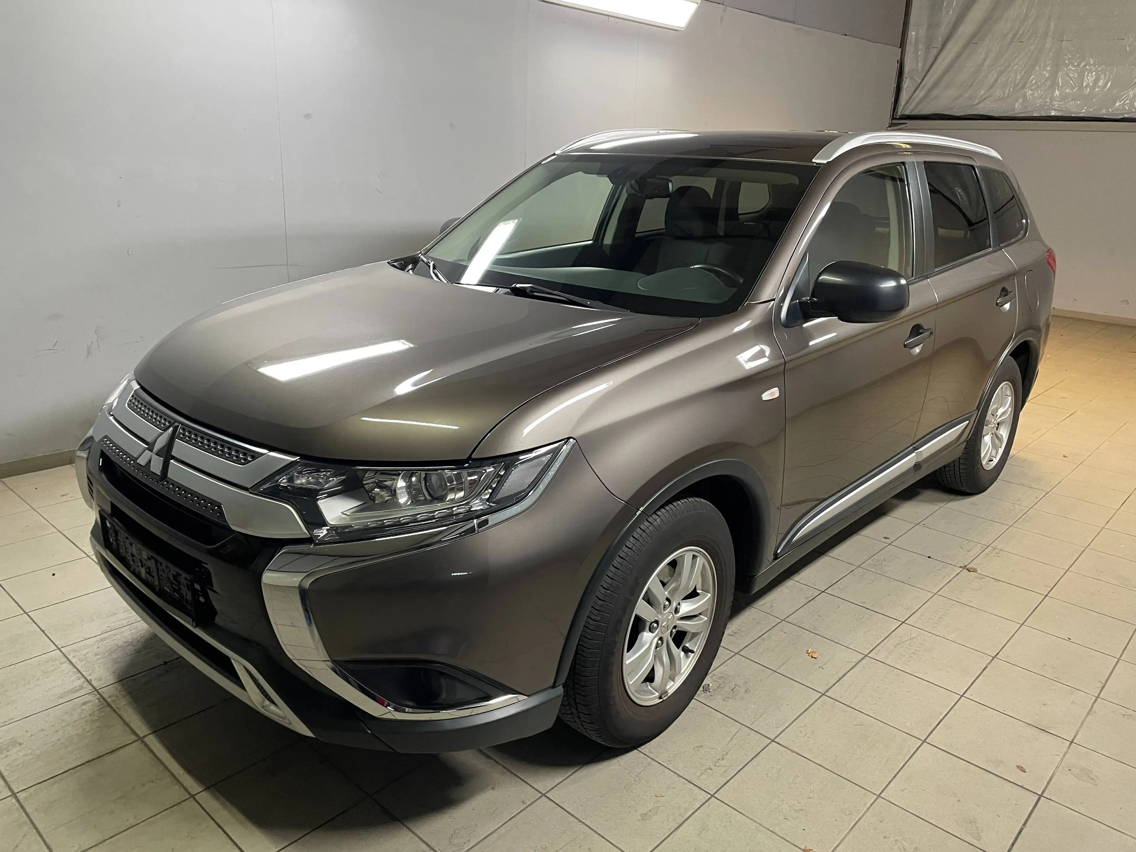 Mitsubishi Outlander Basis 2WD