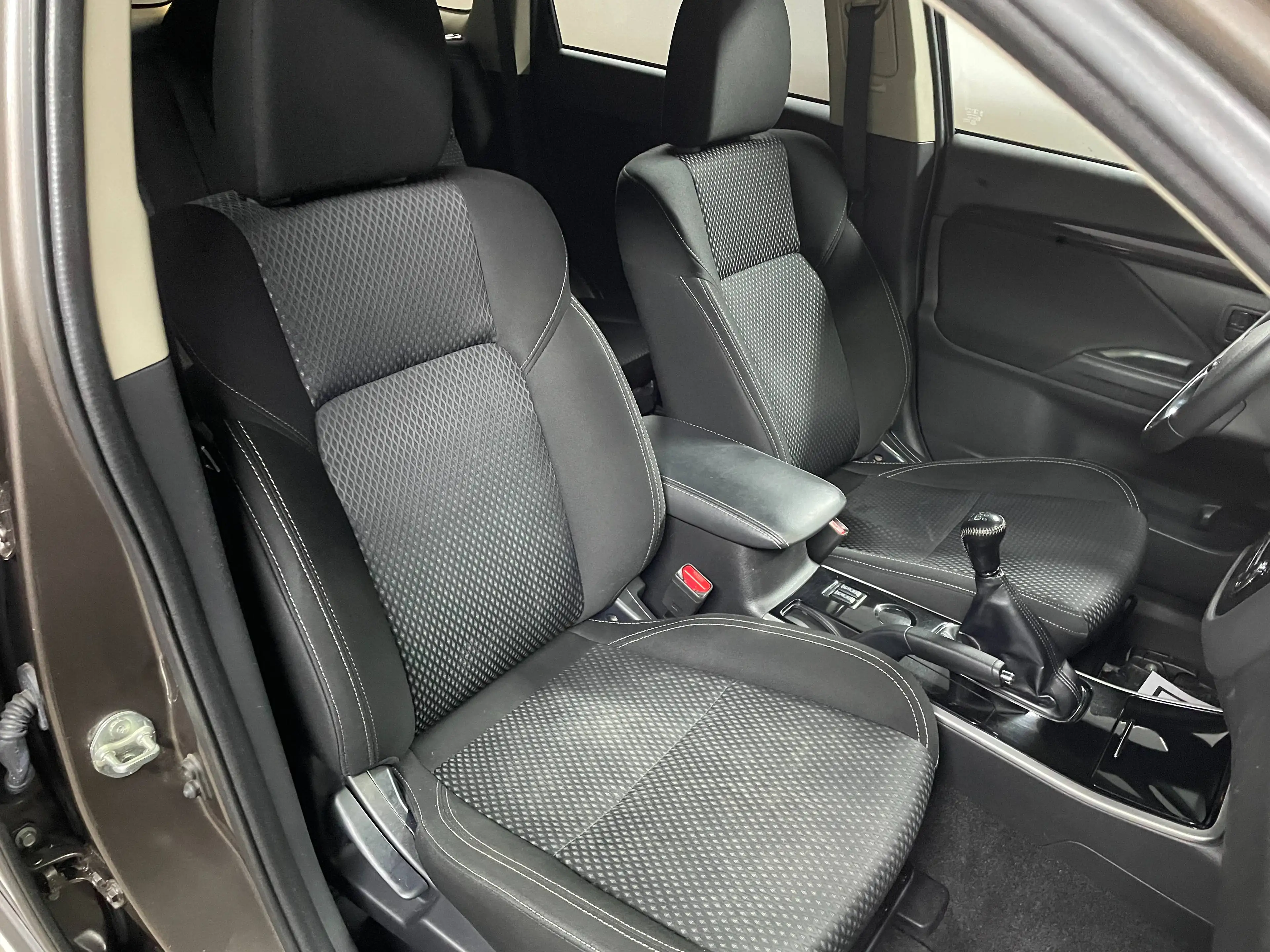 Mitsubishi Outlander Basis 2WD — photo 5