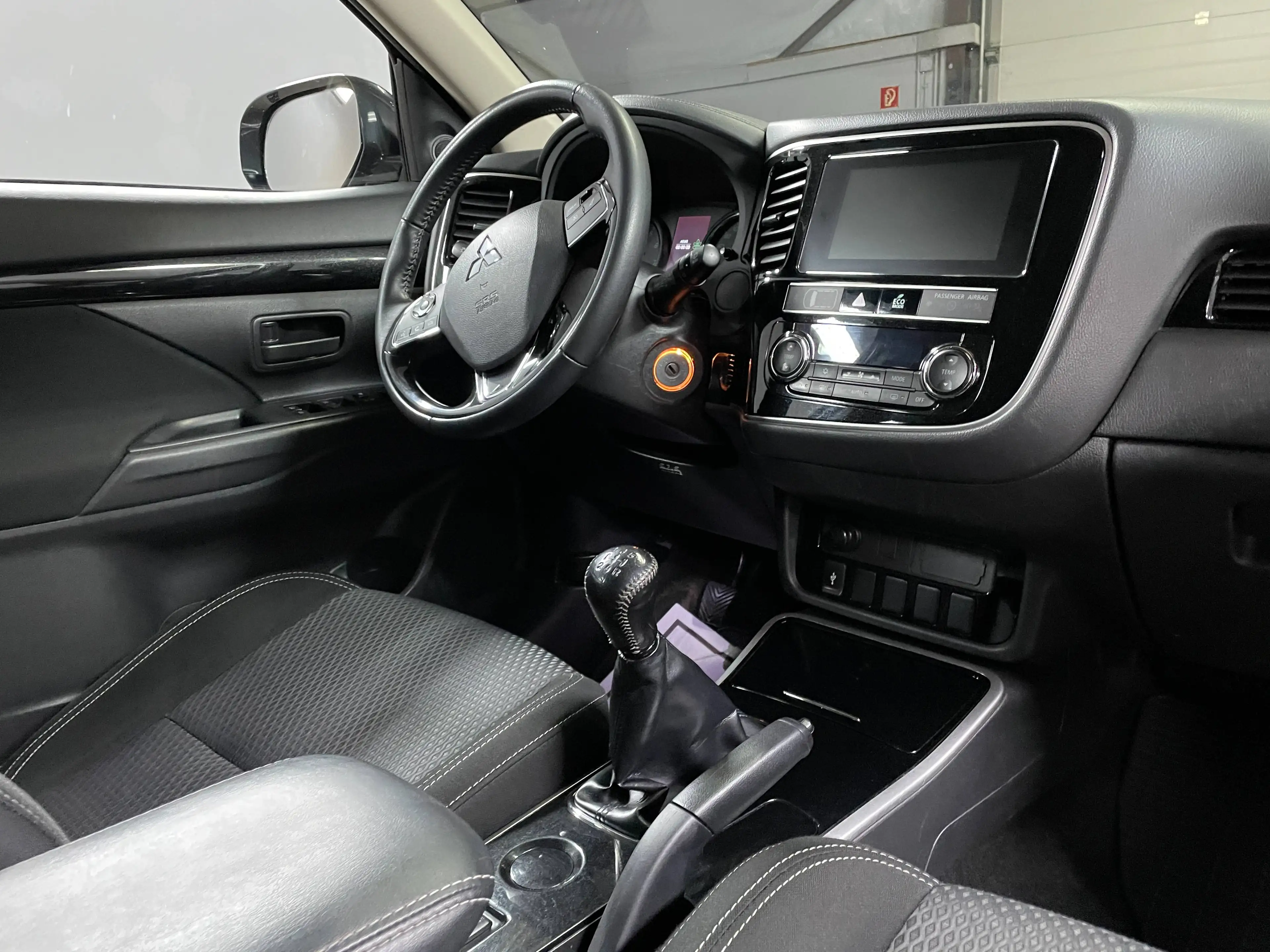 Mitsubishi Outlander Basis 2WD — photo 6