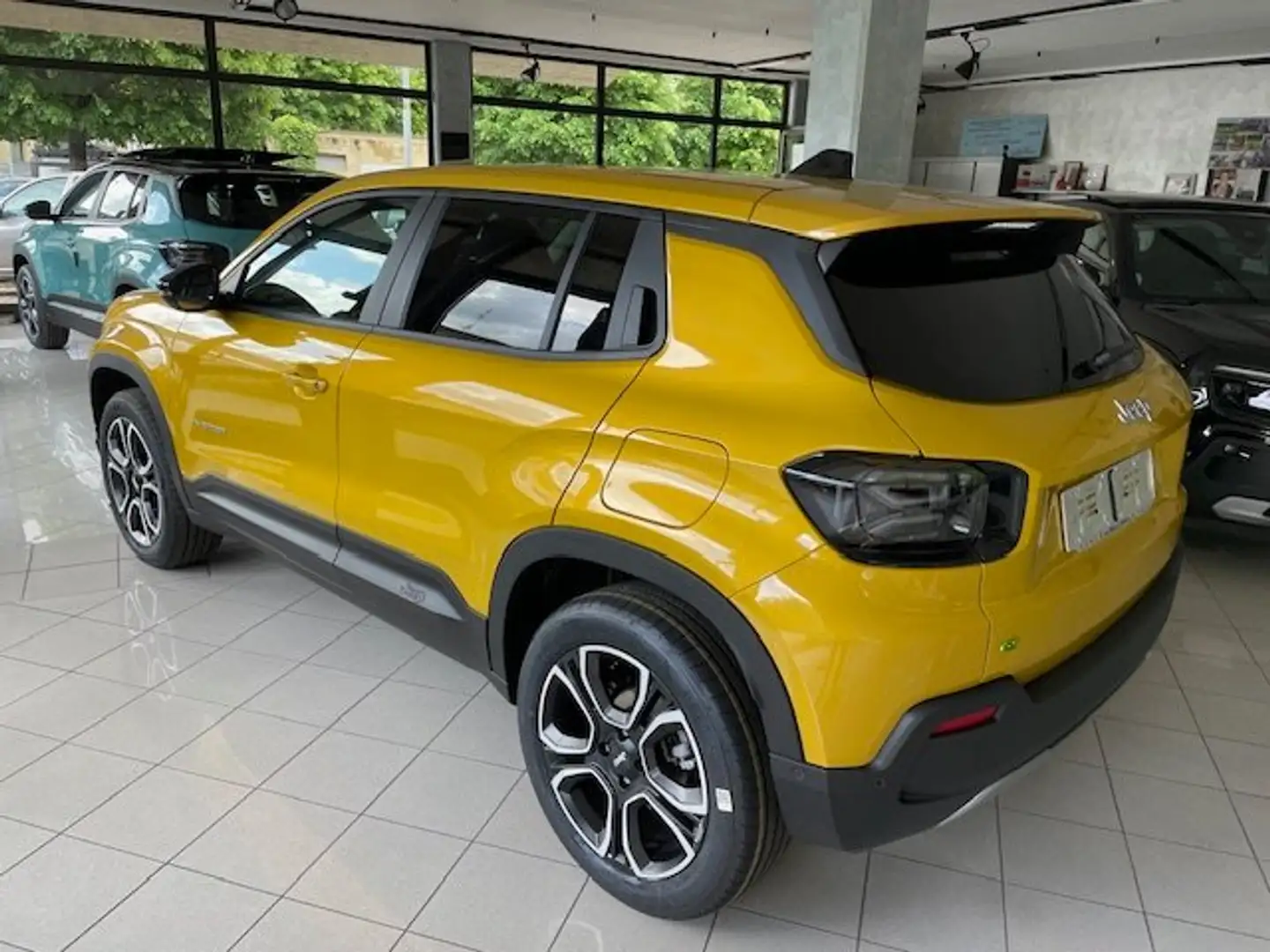 Jeep Avenger JEEP AVENGER 1.2 Turbo MHEV Summit+WINTER PACK Geel - 2