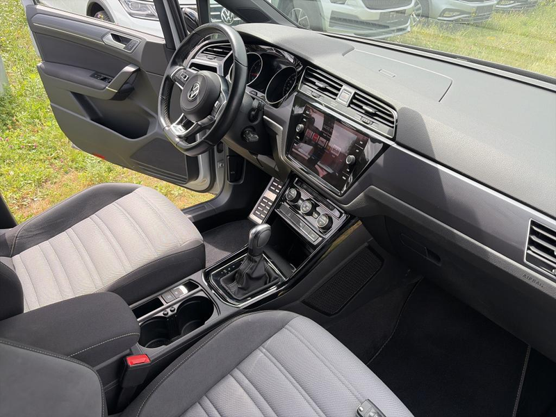 Volkswagen Touran 1.5 TSI DSG R-Line Black Style AHK, RFK, Navi.,... — photo 6