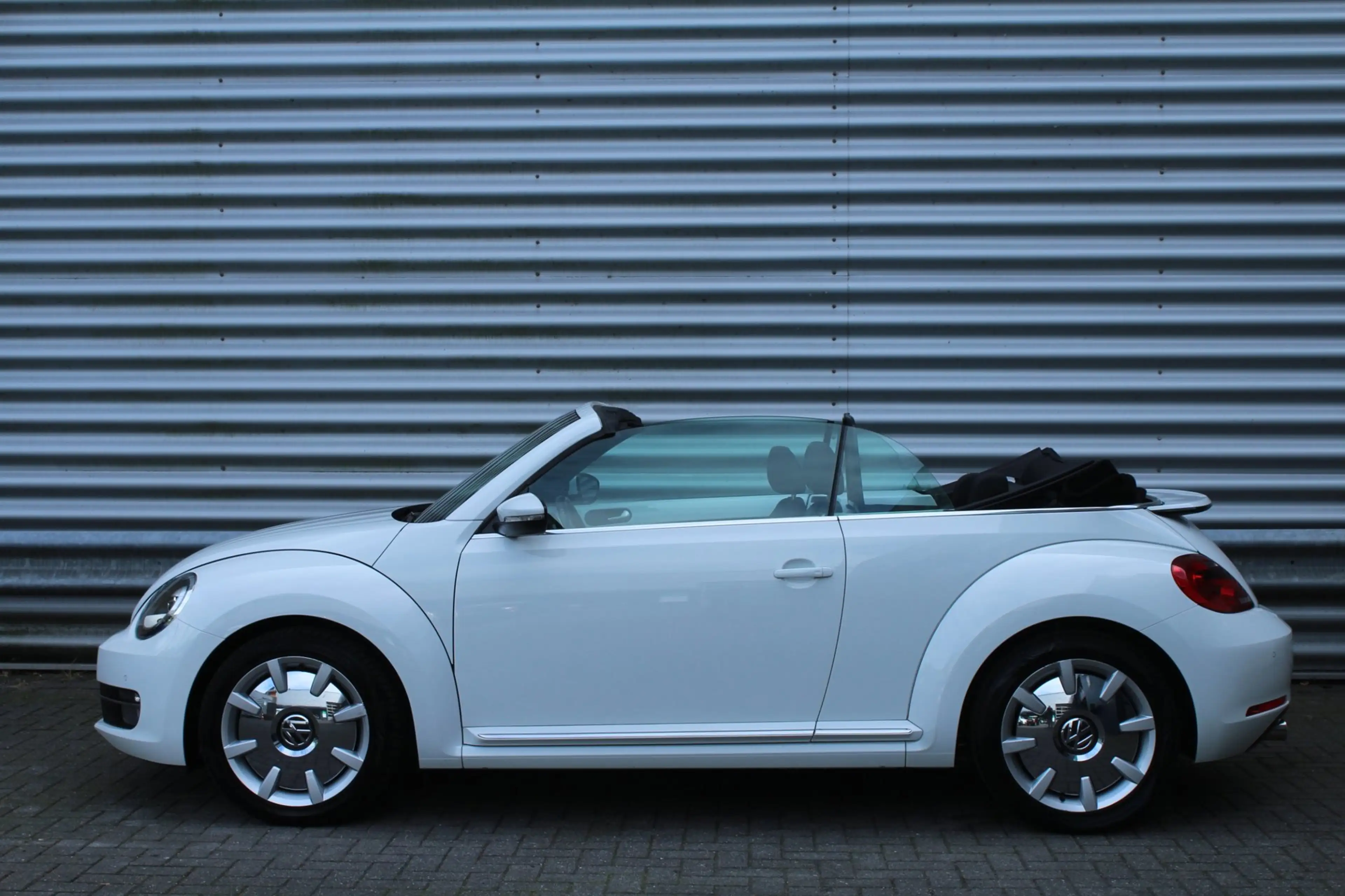 Volkswagen Beetle Cabriolet 1.2 TSI 105pk Design BlueMotion DSG6 NL- — photo 8