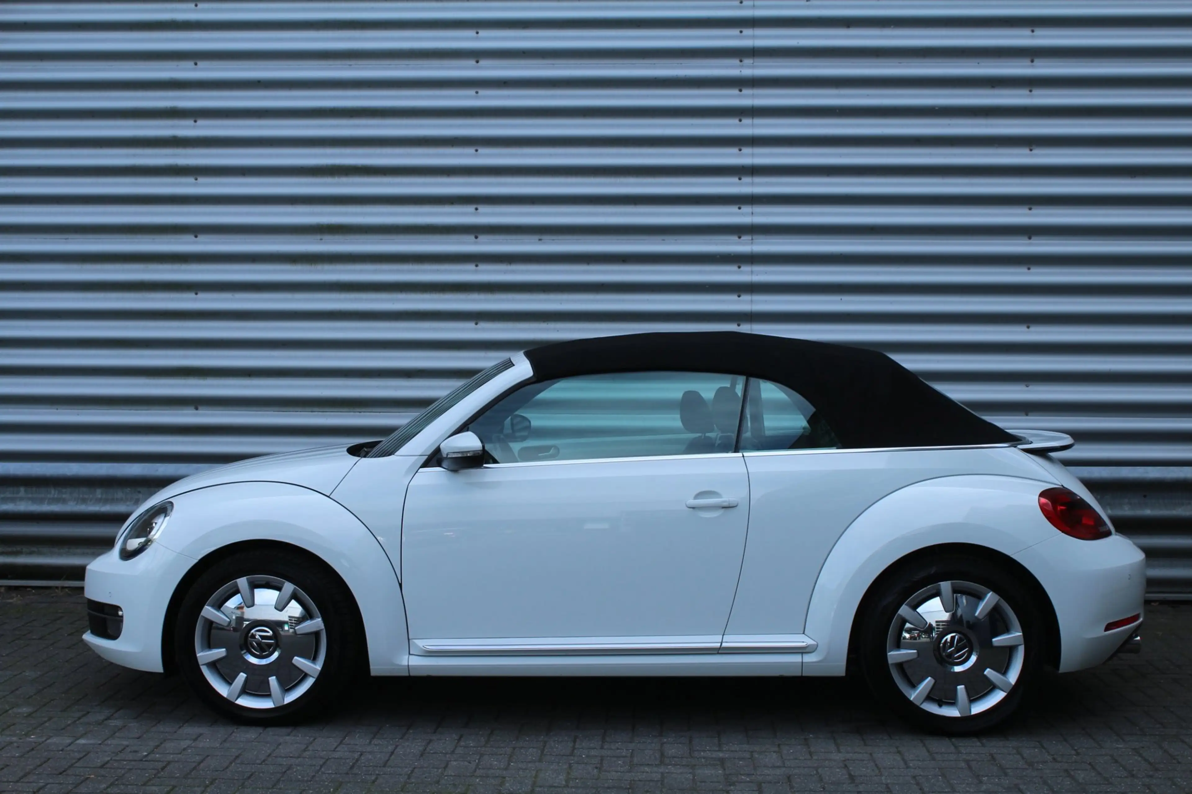 Volkswagen Beetle Cabriolet 1.2 TSI 105pk Design BlueMotion DSG6 NL- — photo 9