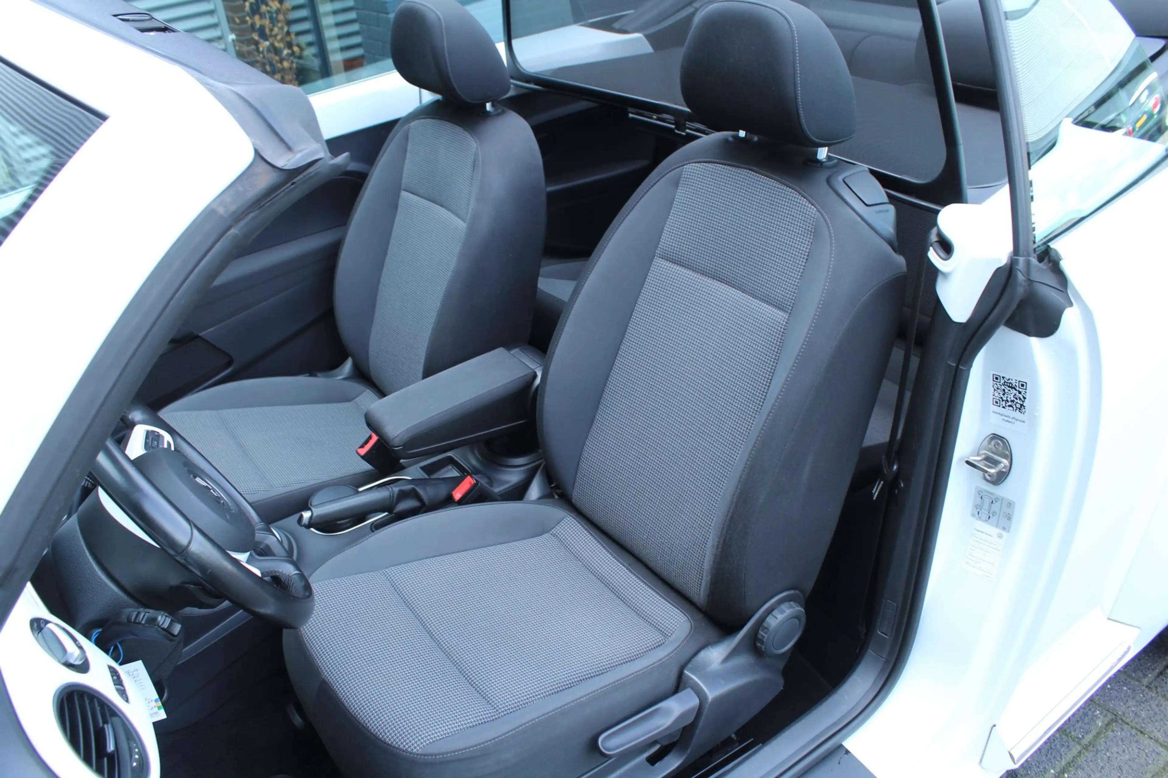 Volkswagen Beetle Cabriolet 1.2 TSI 105pk Design BlueMotion DSG6 NL- — photo 12
