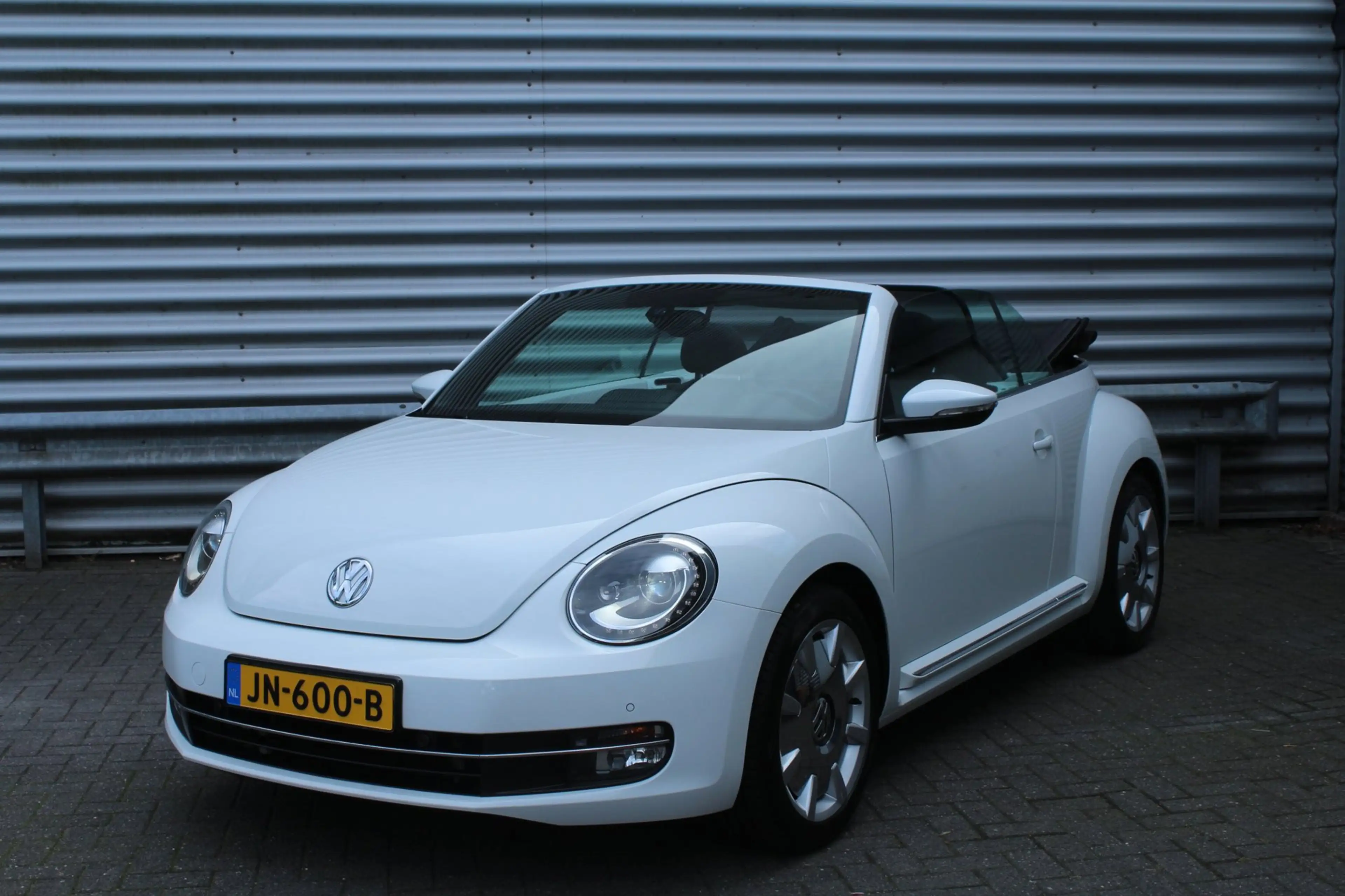 Volkswagen Beetle Cabriolet 1.2 TSI 105pk Design BlueMotion DSG6 NL-