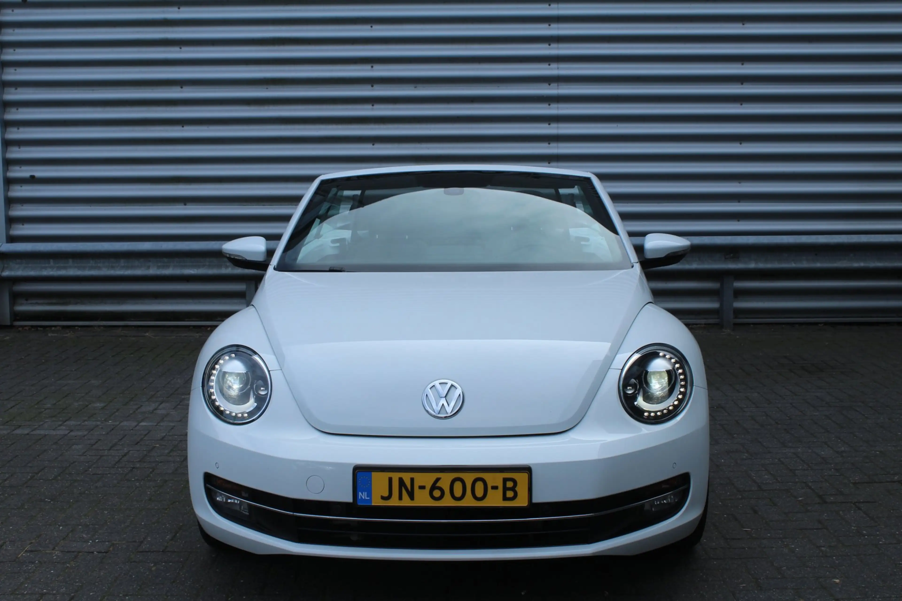 Volkswagen Beetle Cabriolet 1.2 TSI 105pk Design BlueMotion DSG6 NL- — photo 2