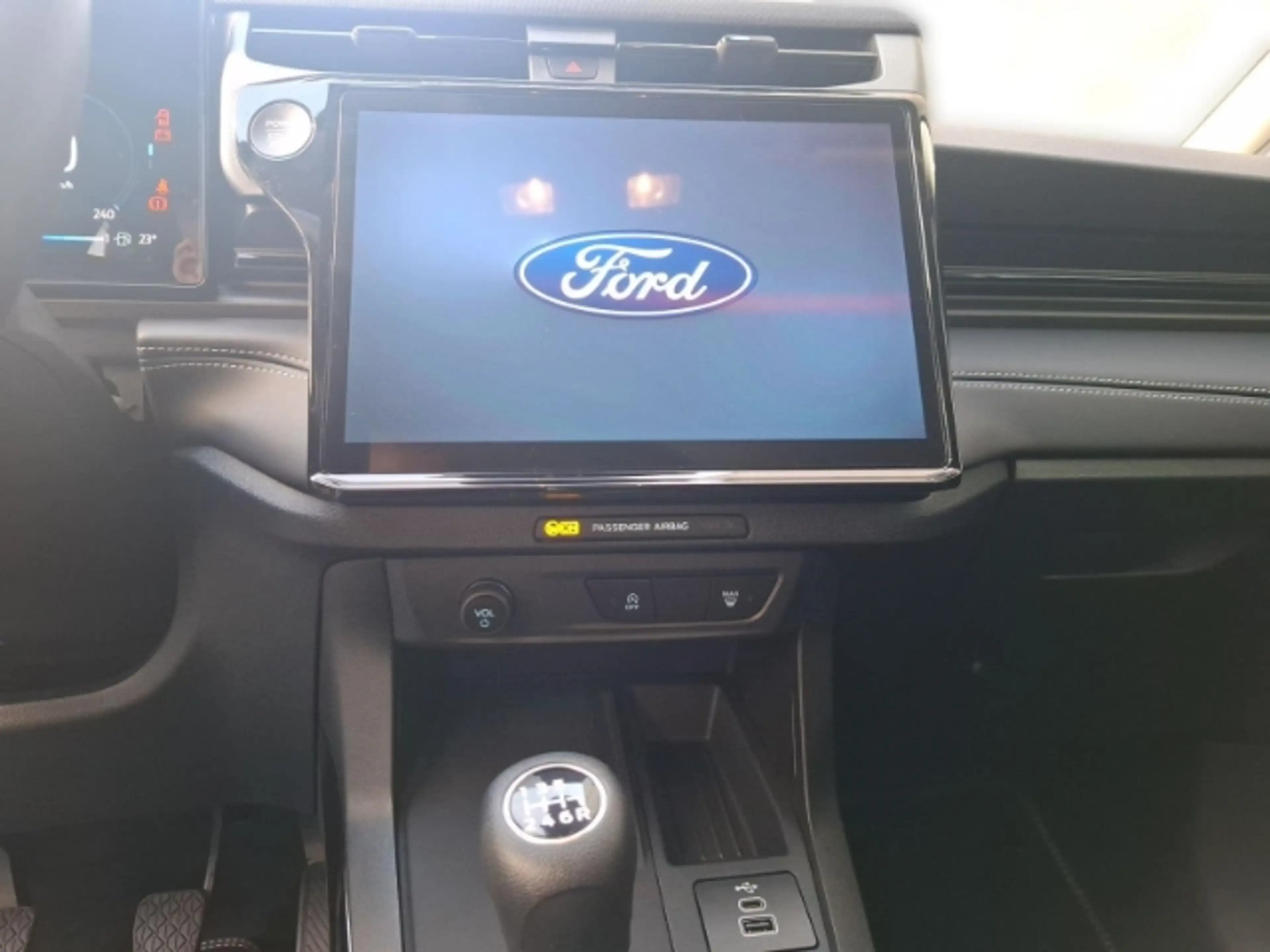 Ford Puma Titanium 1.0 EcoBoost Allwetterreifen+Winterpaket+ — photo 9