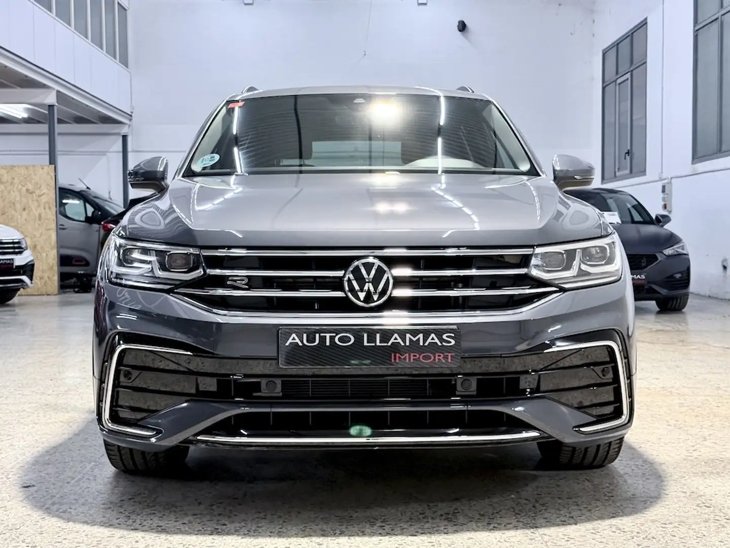 Volkswagen Tiguan 2.0TDI R-Line DSG 110kW Grau - 2