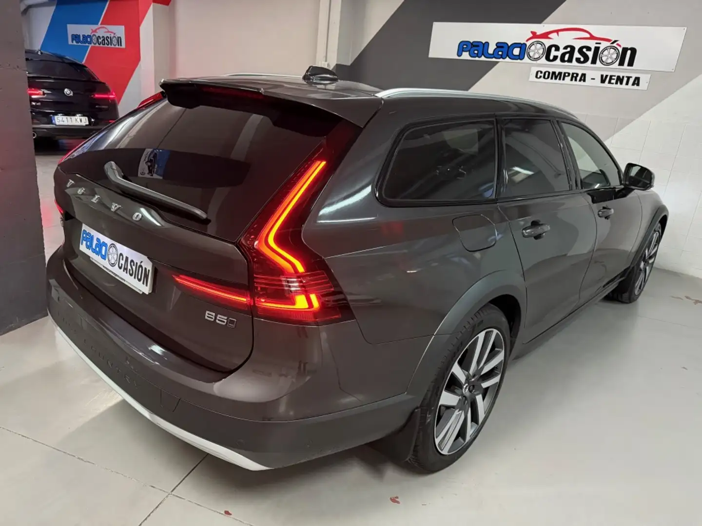 Volvo V90 Cross Country B5 Pro AWD Aut. Gris - 2