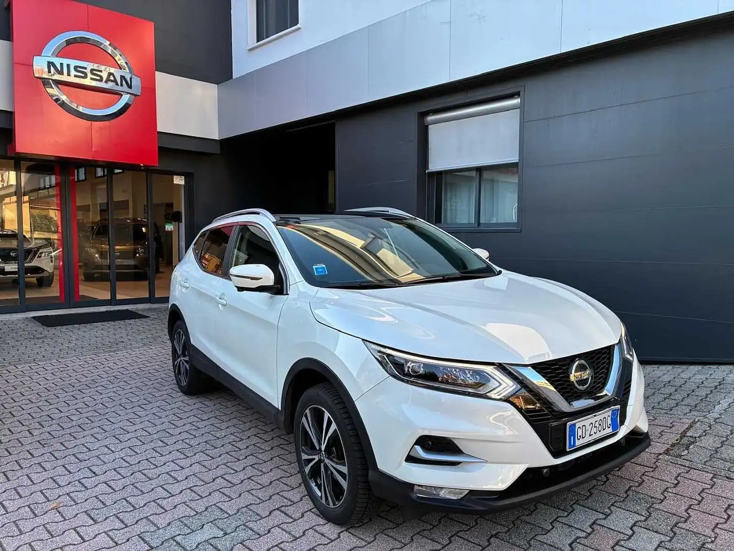 Nissan Qashqai 2ª serie 1.5 dCi 115 CV DCT N-Connecta Bianco - 2