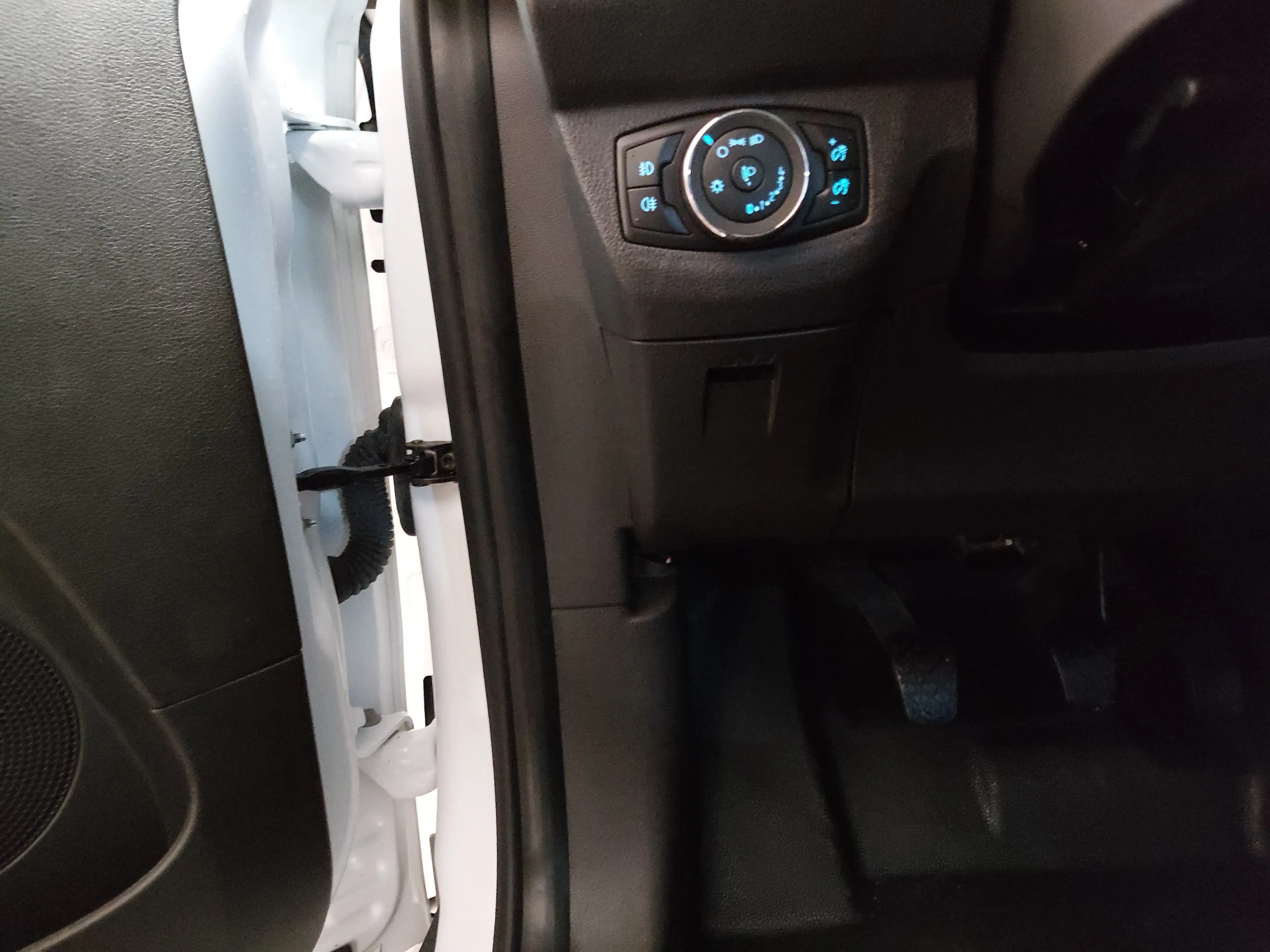Ford Transit Courier 1.0 EcoBoost Trend Navi PDC — photo 7