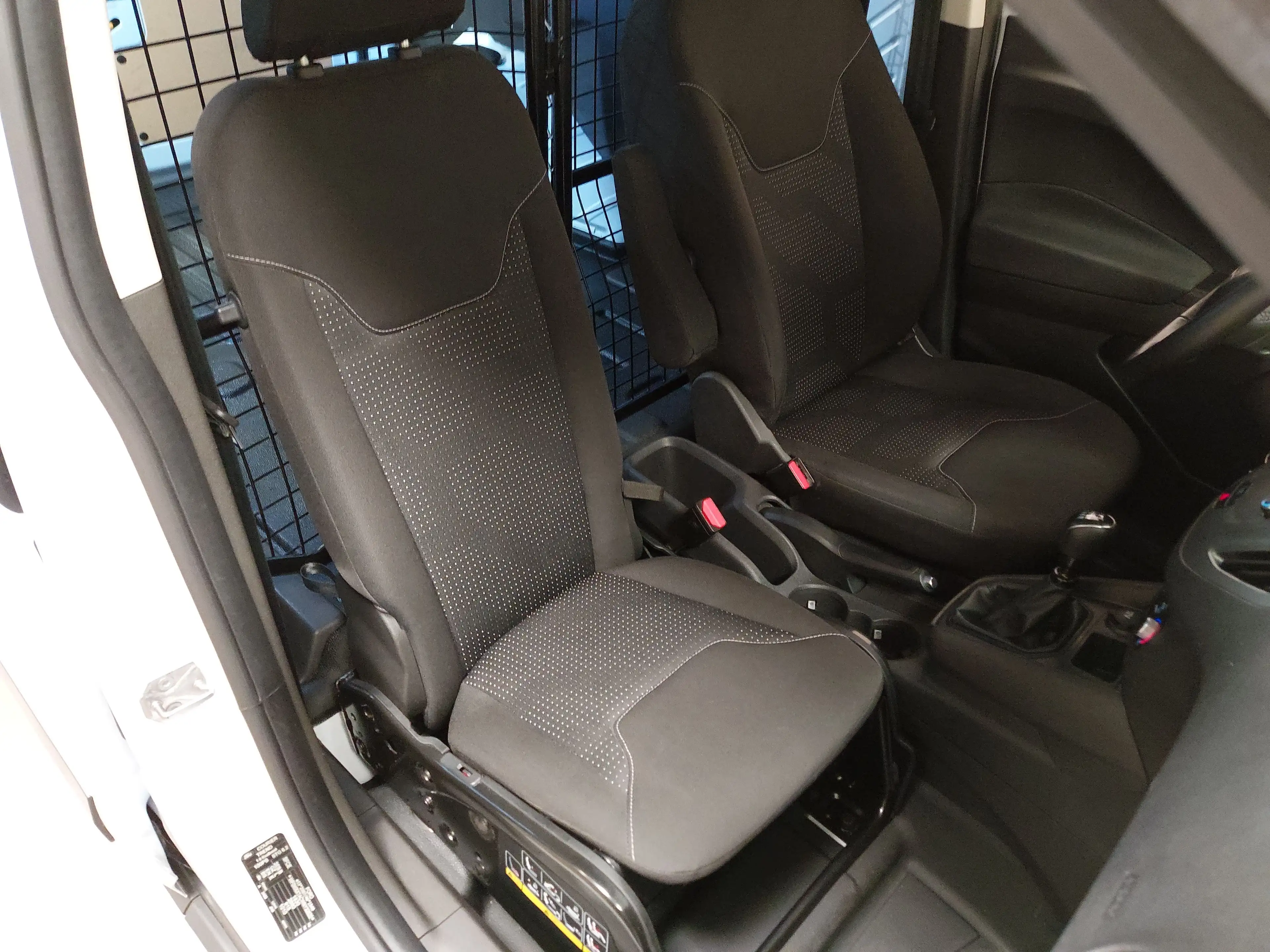 Ford Transit Courier 1.0 EcoBoost Trend Navi PDC — photo 10