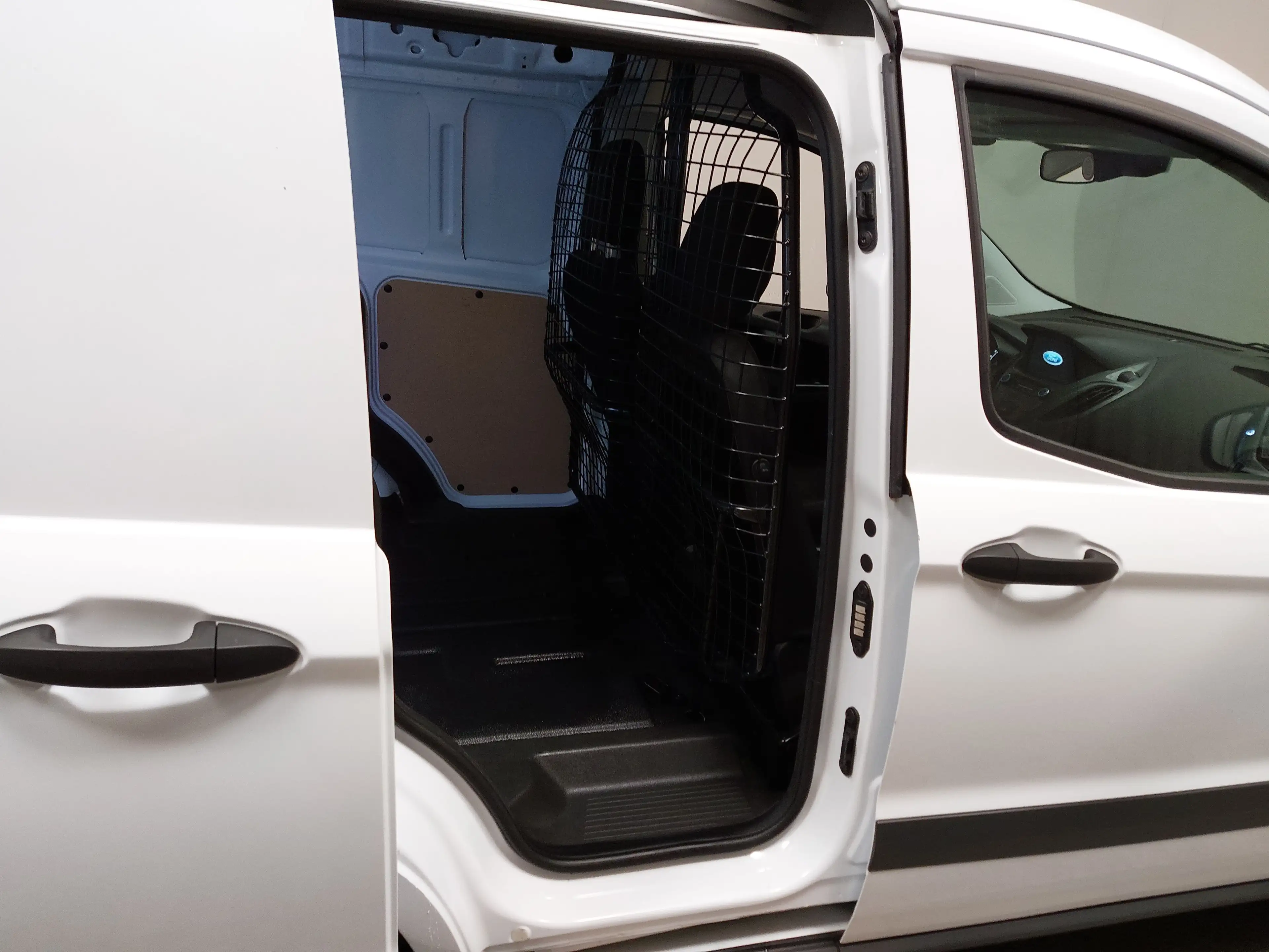Ford Transit Courier 1.0 EcoBoost Trend Navi PDC — photo 11