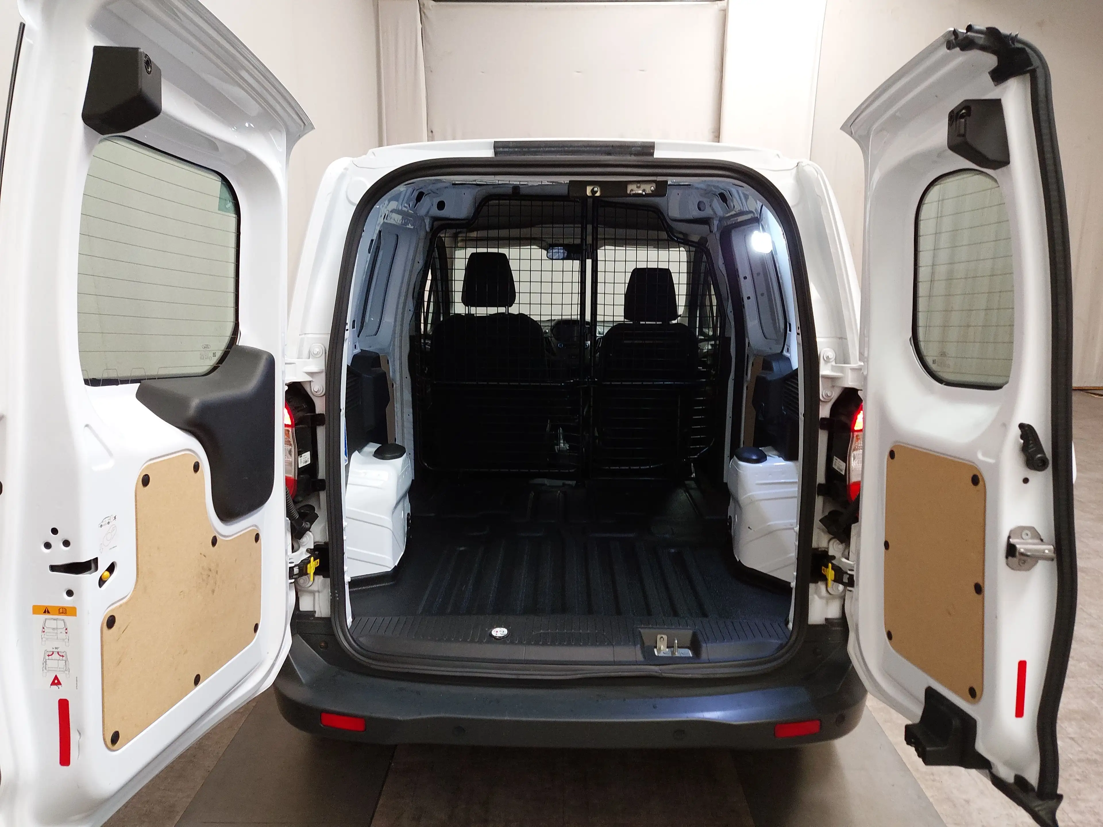 Ford Transit Courier 1.0 EcoBoost Trend Navi PDC — photo 15