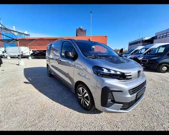 Tech Edition - Van M 2.2 Diesel 180cv Autom