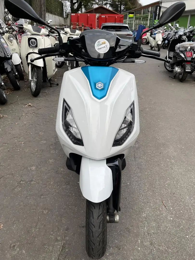 Piaggio 1+ E-Roller 45 Kmh bis 100 Km Reichweite NUR 672 KM Wit - 2
