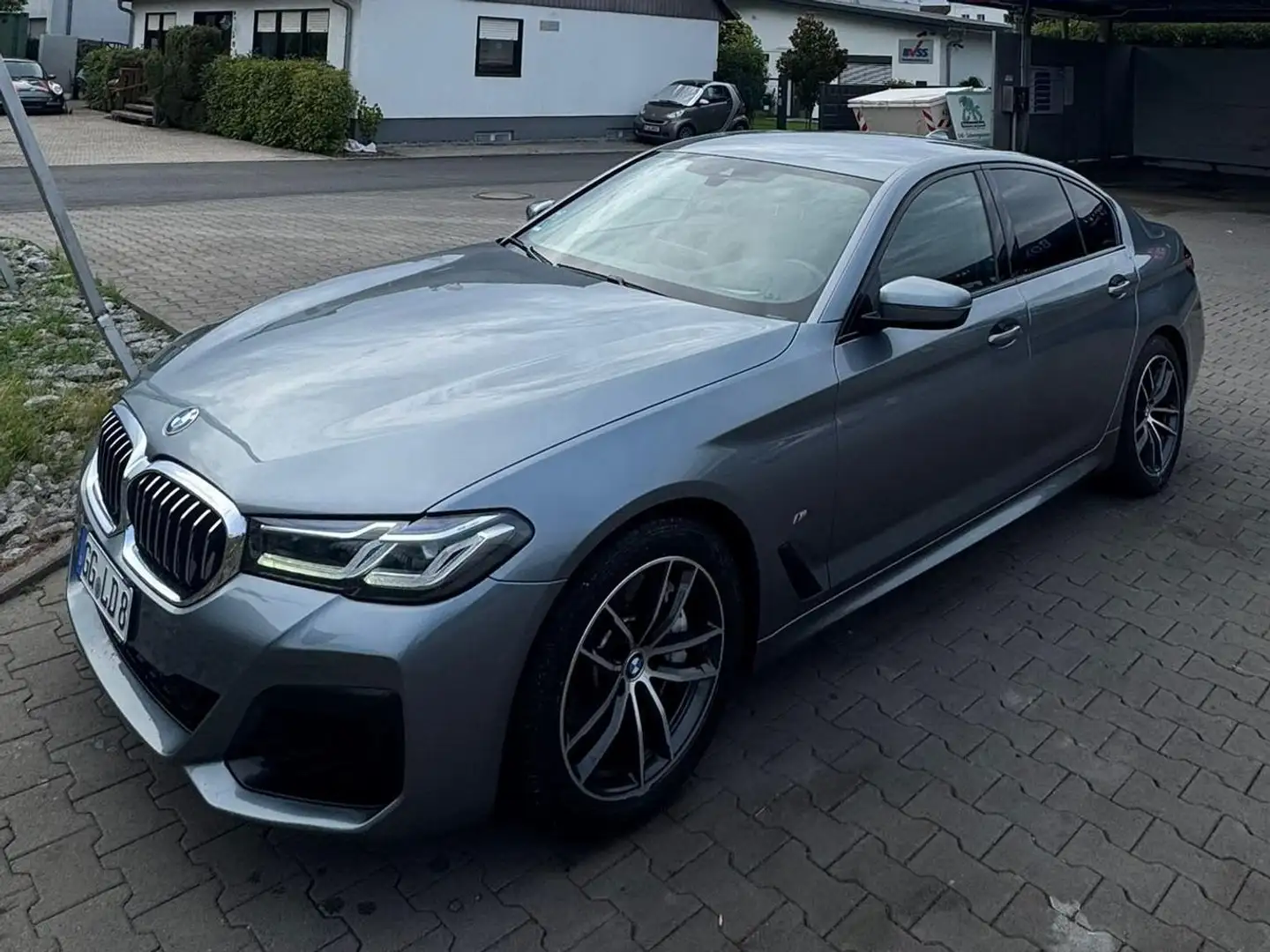 BMW 530 530d Aut. Grau - 1