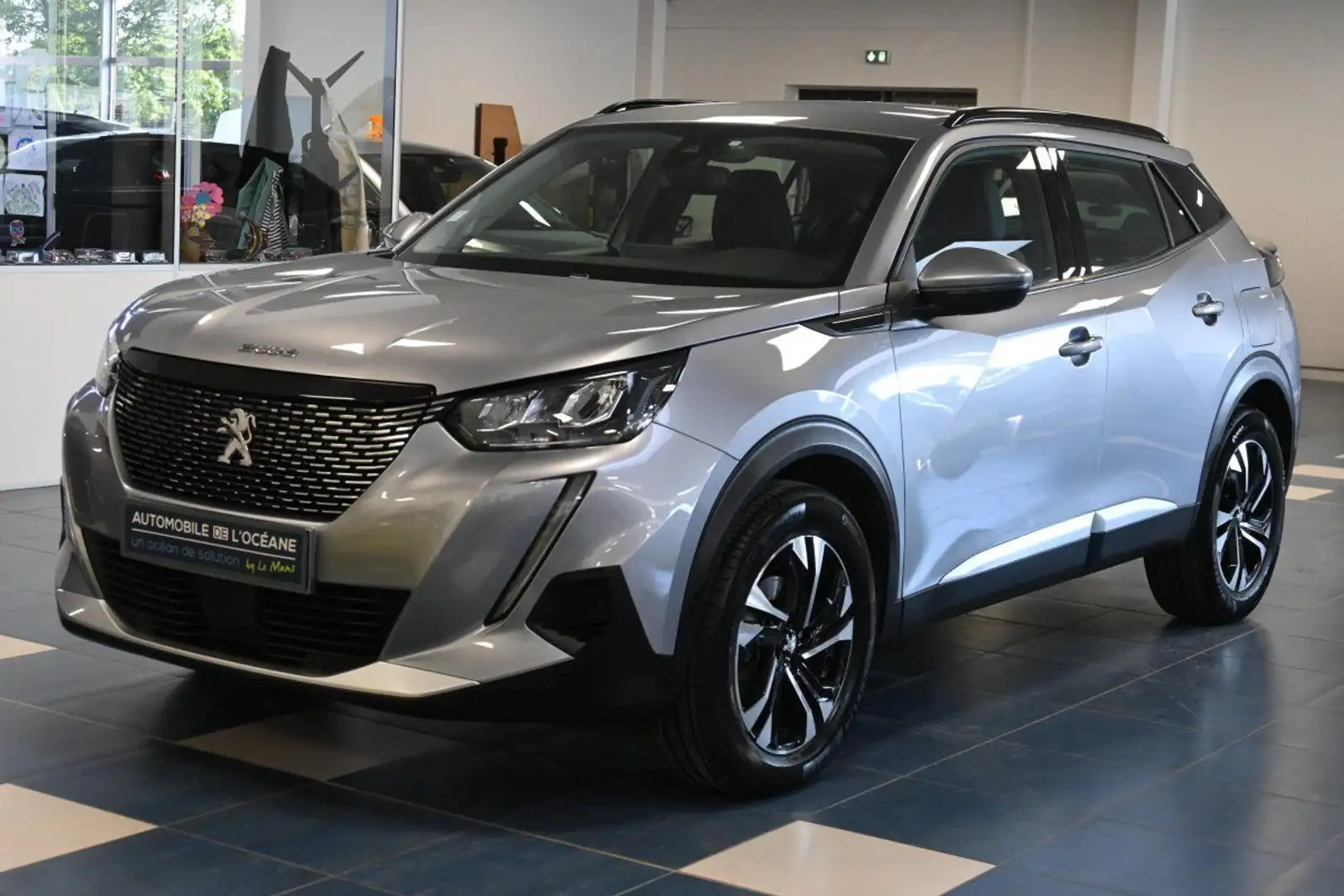 Peugeot 2008 BlueHDi 100 S&S BVM6 Allure Šedá - 1