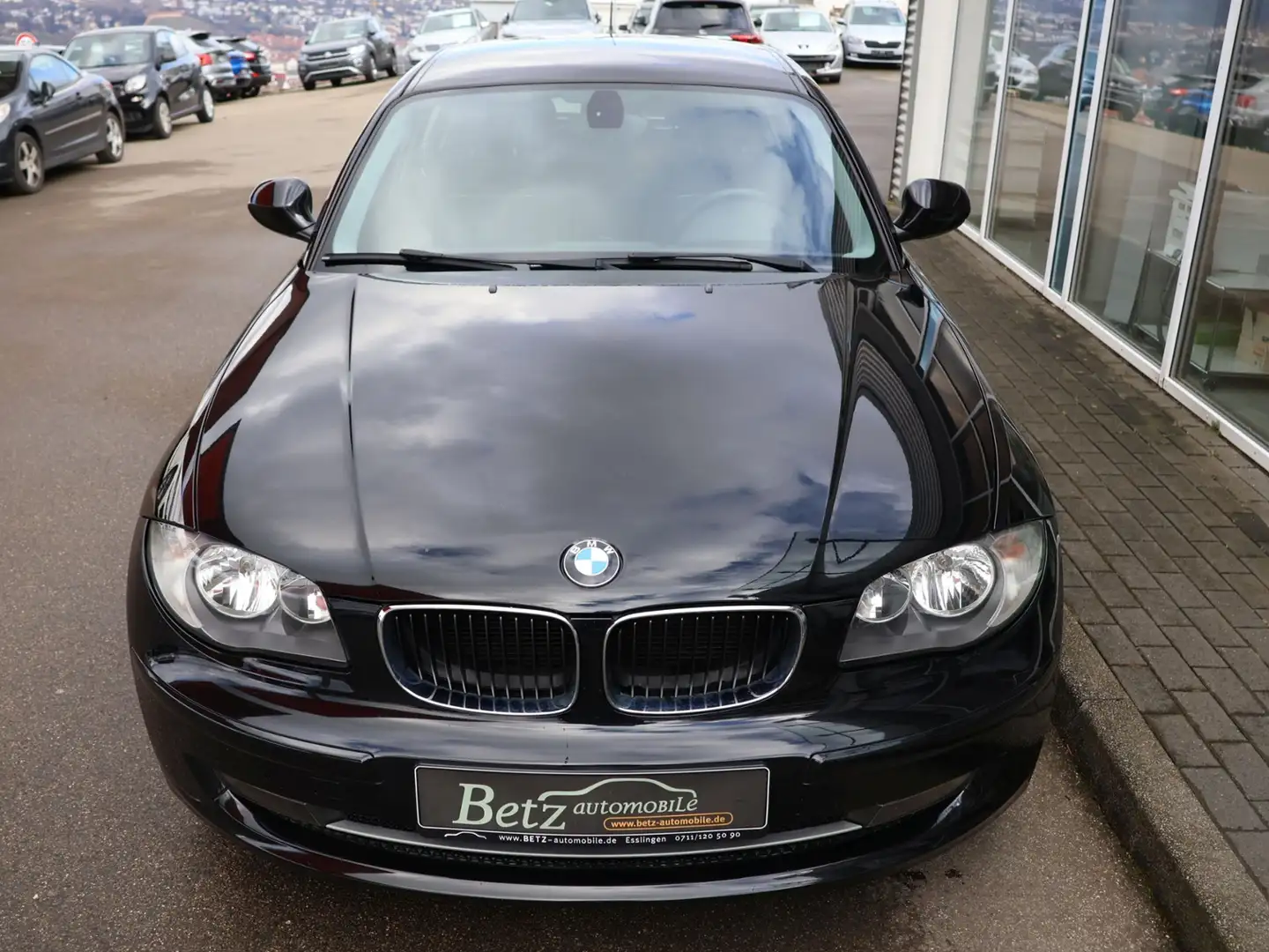 BMW 118 d Lim. PDC Klima SHZ Schwarz - 2